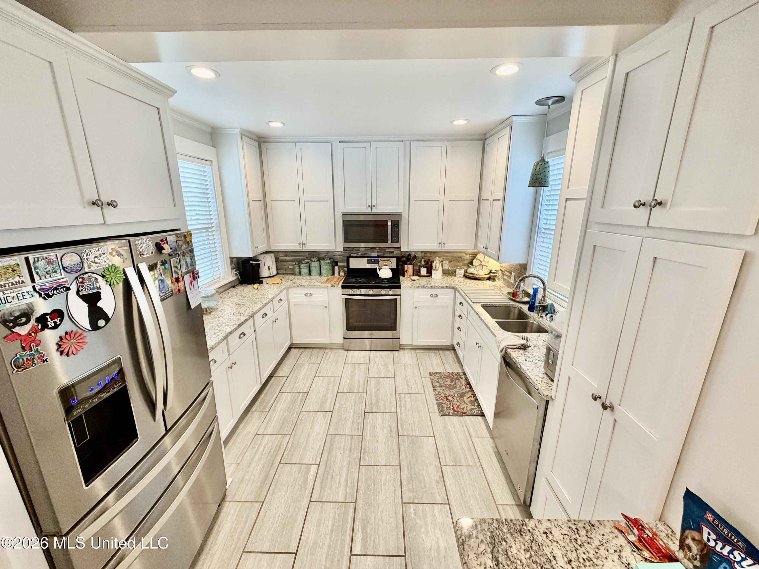 601 N Deer Creek Drive Property Photo 4