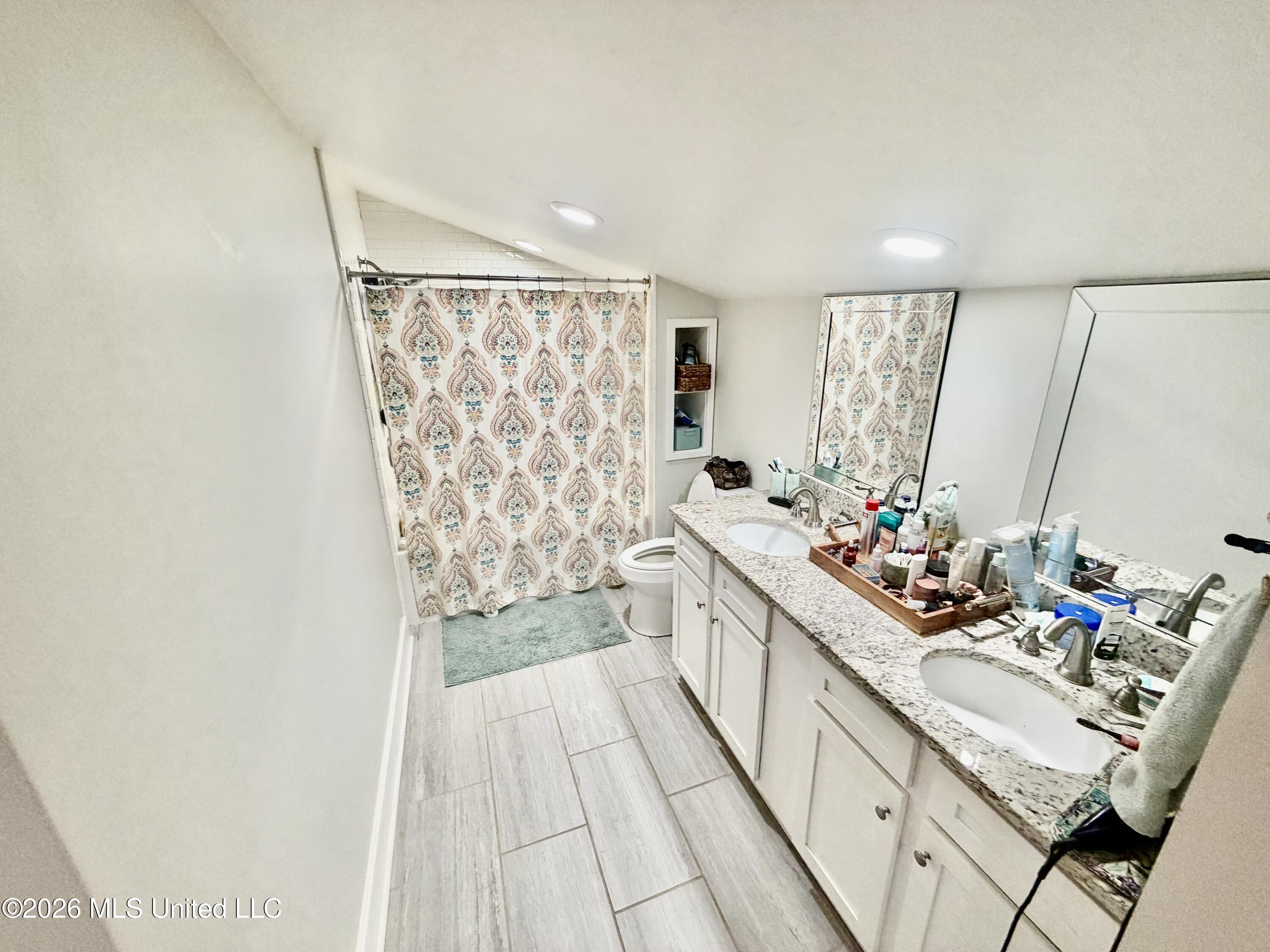 601 N Deer Creek Drive Property Photo 9