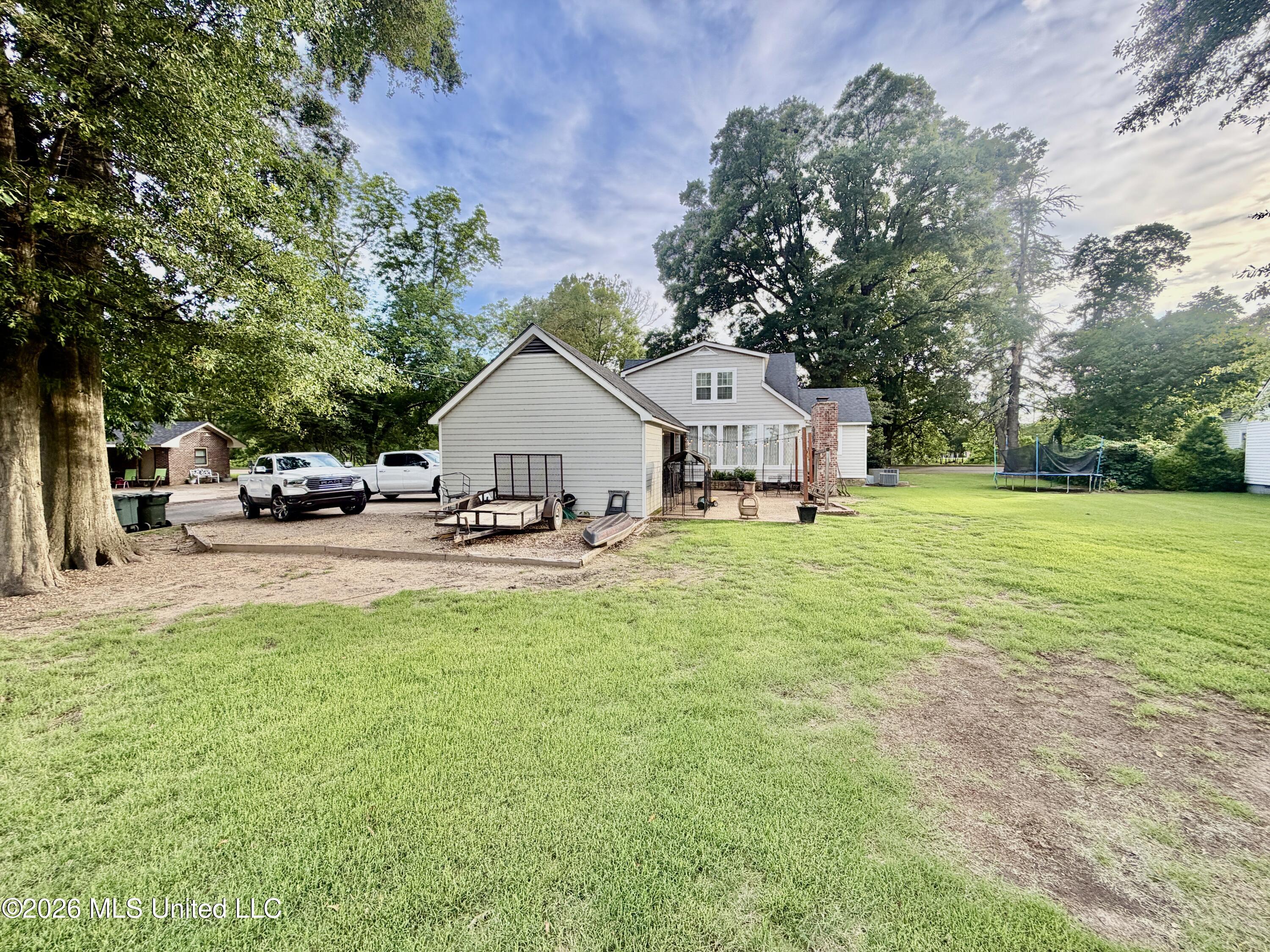 601 N Deer Creek Drive Property Photo 17