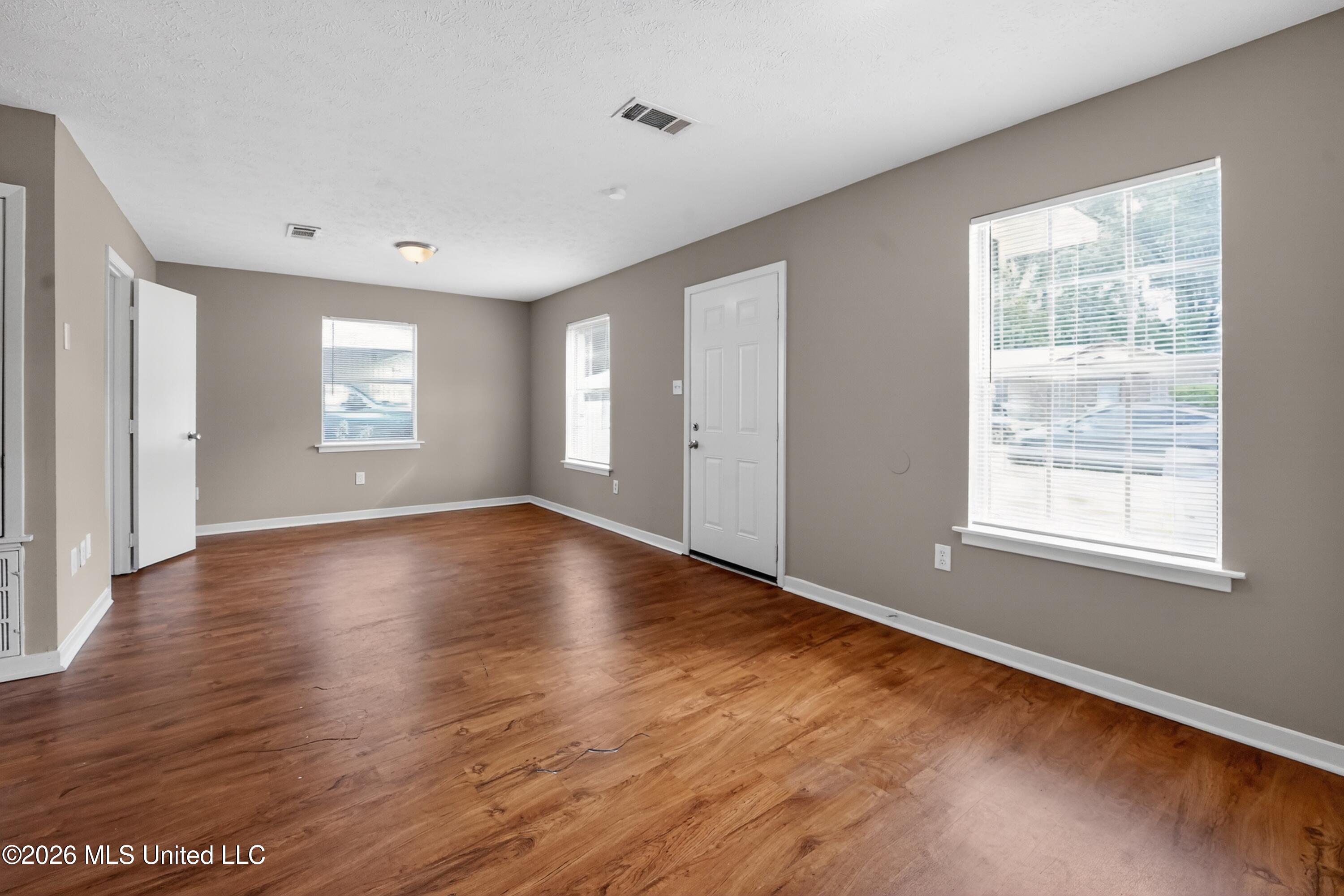 6643 Glen Ridge Drive Property Photo 4