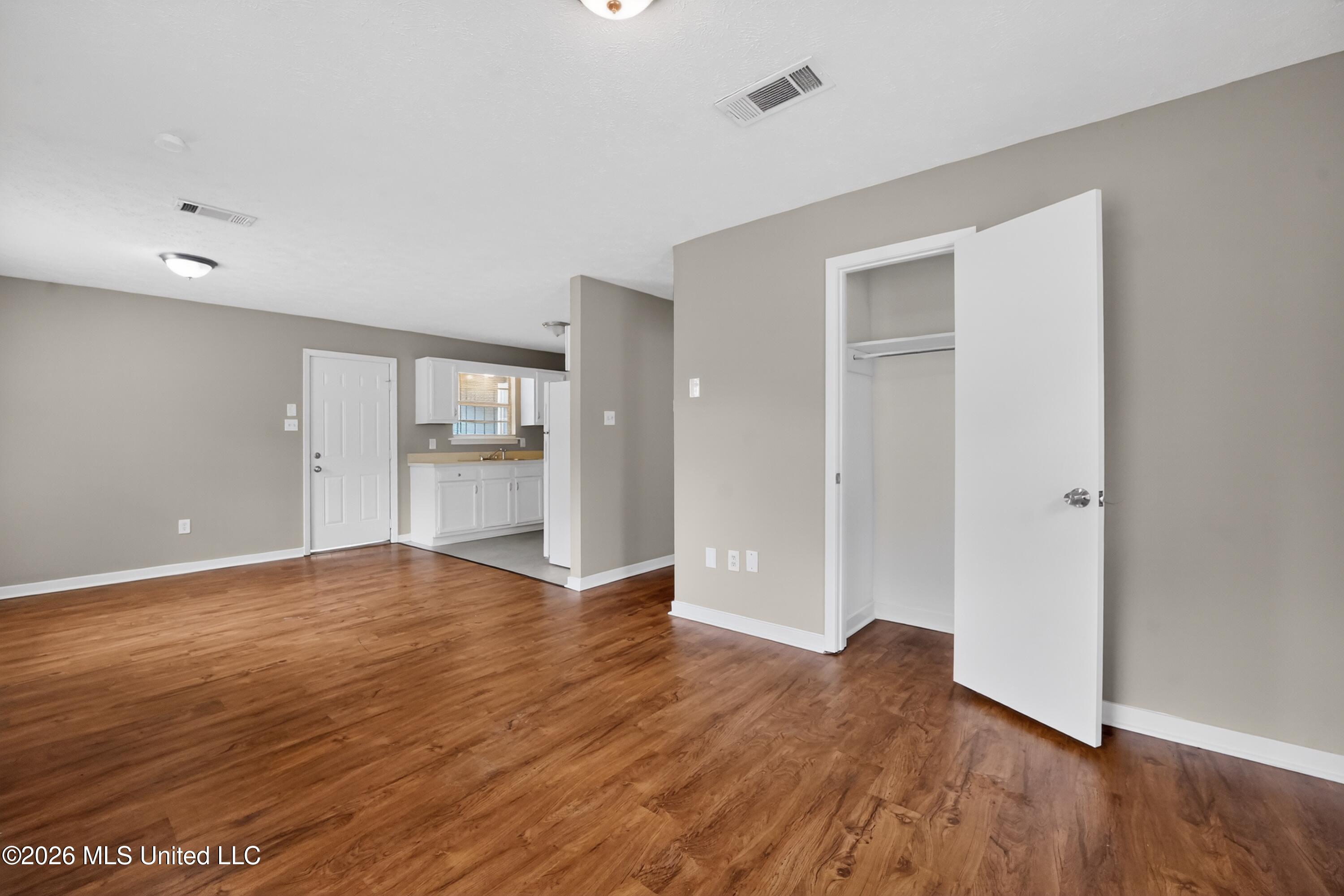 6643 Glen Ridge Drive Property Photo 9