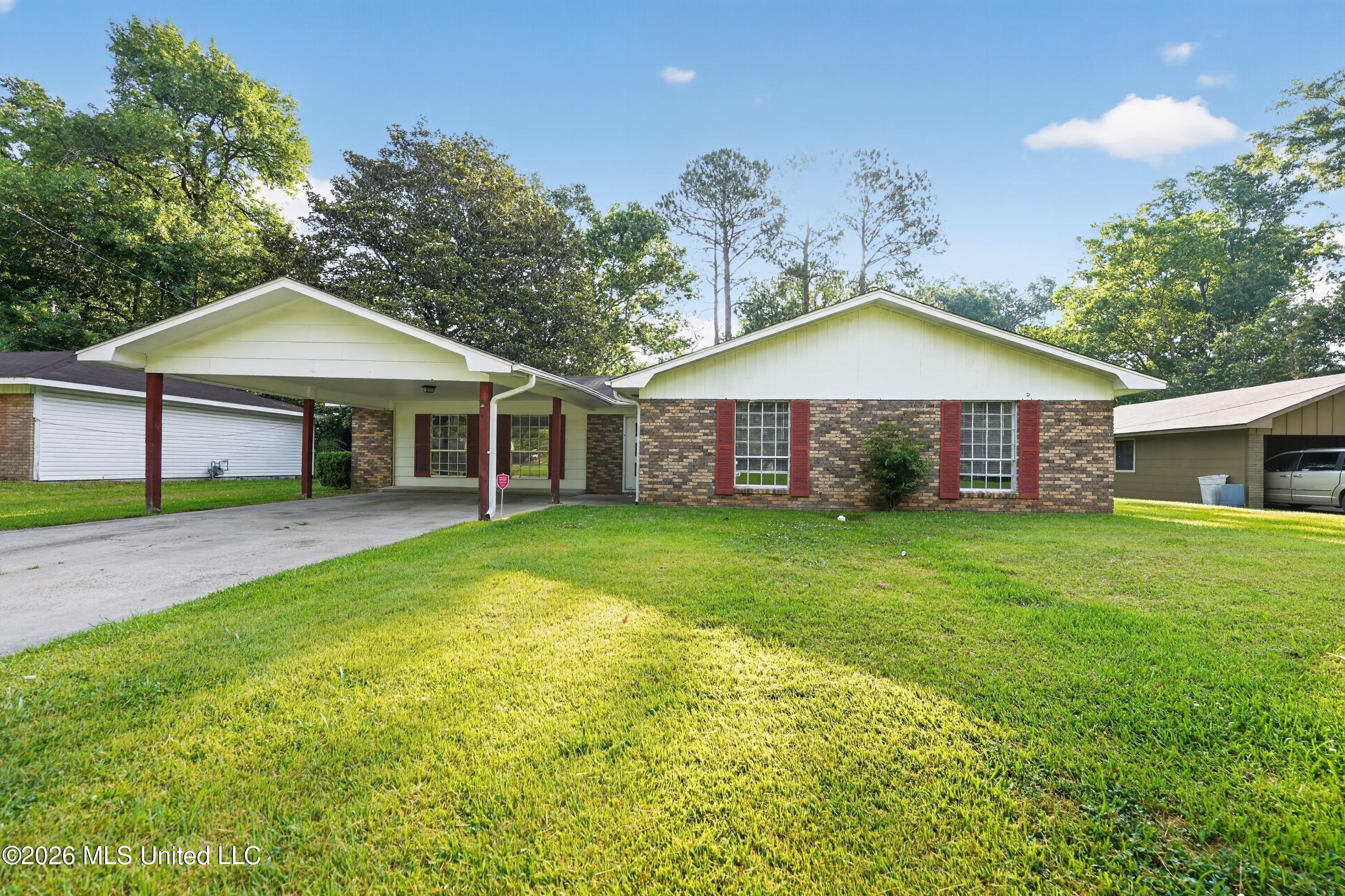 3024 Longwood Drive Property Photo 1