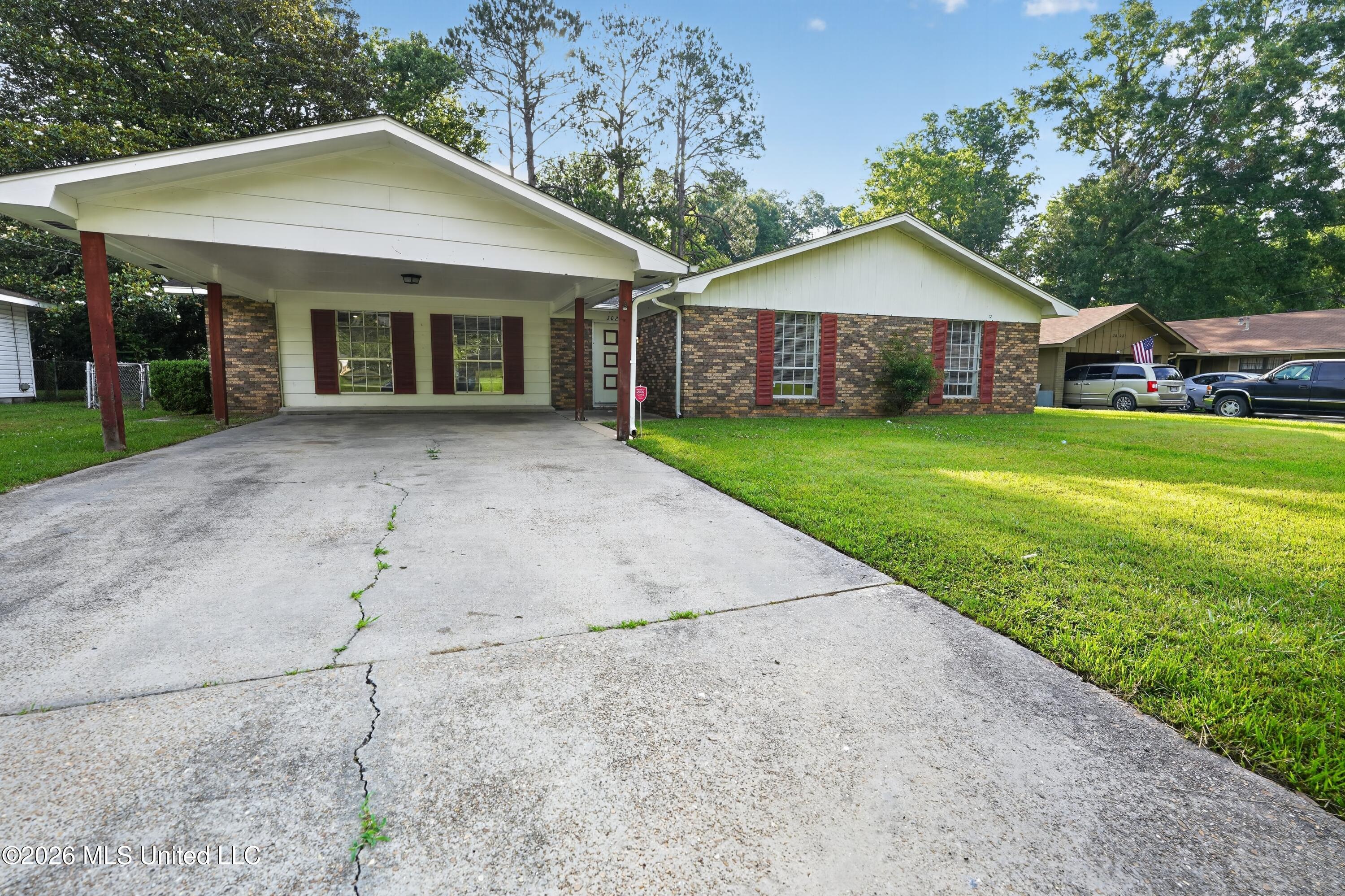 3024 Longwood Drive Property Photo 2