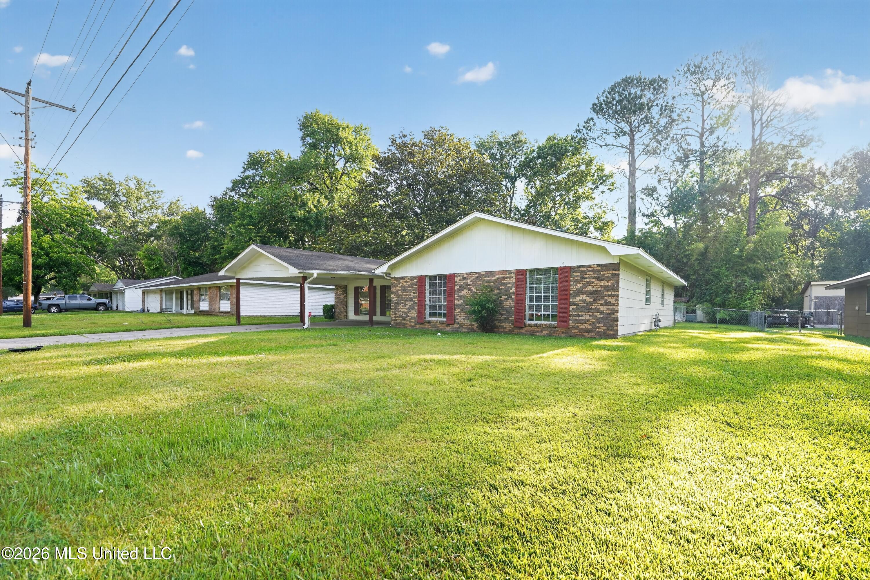3024 Longwood Drive Property Photo 3