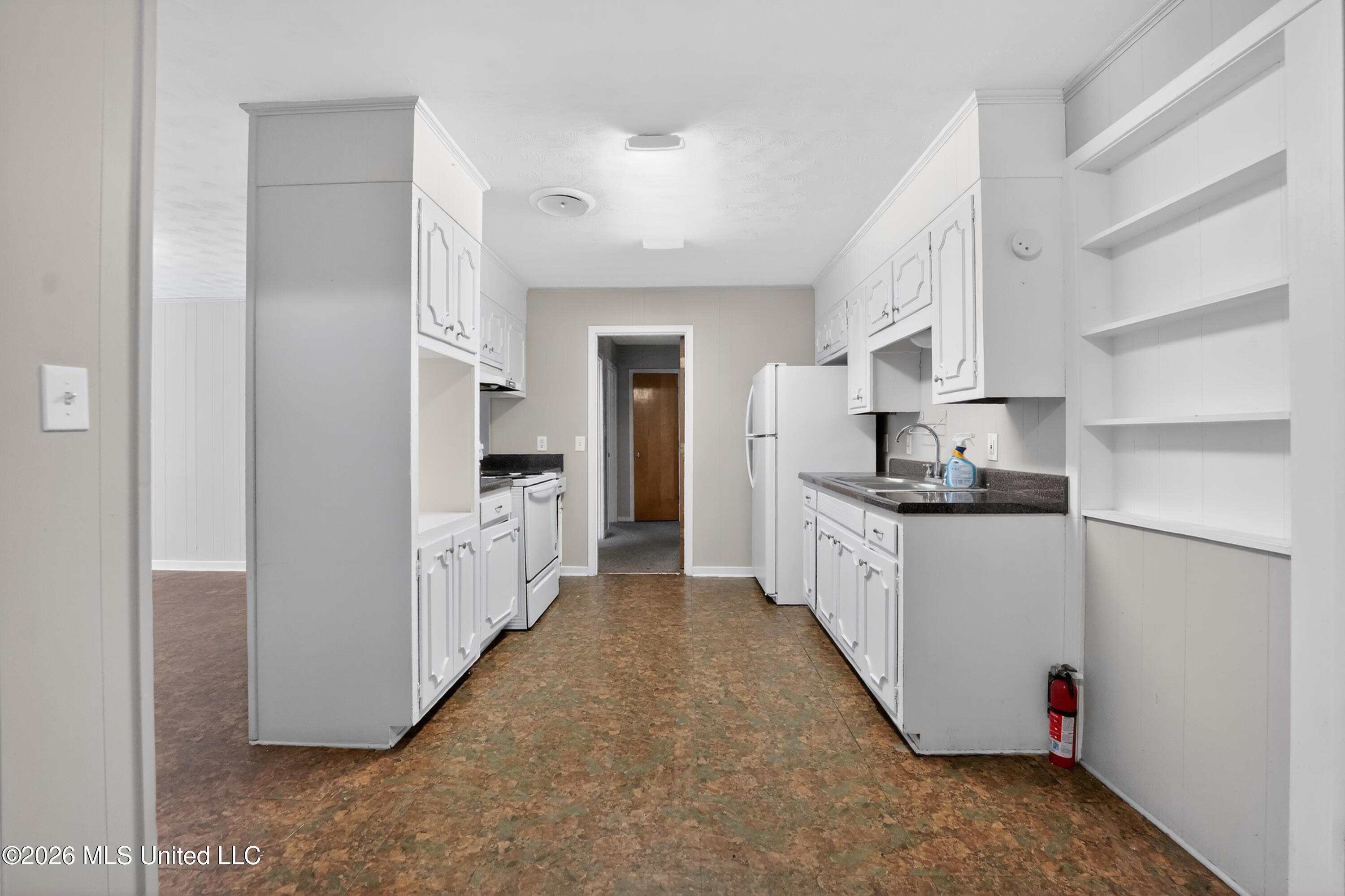 3024 Longwood Drive Property Photo 8