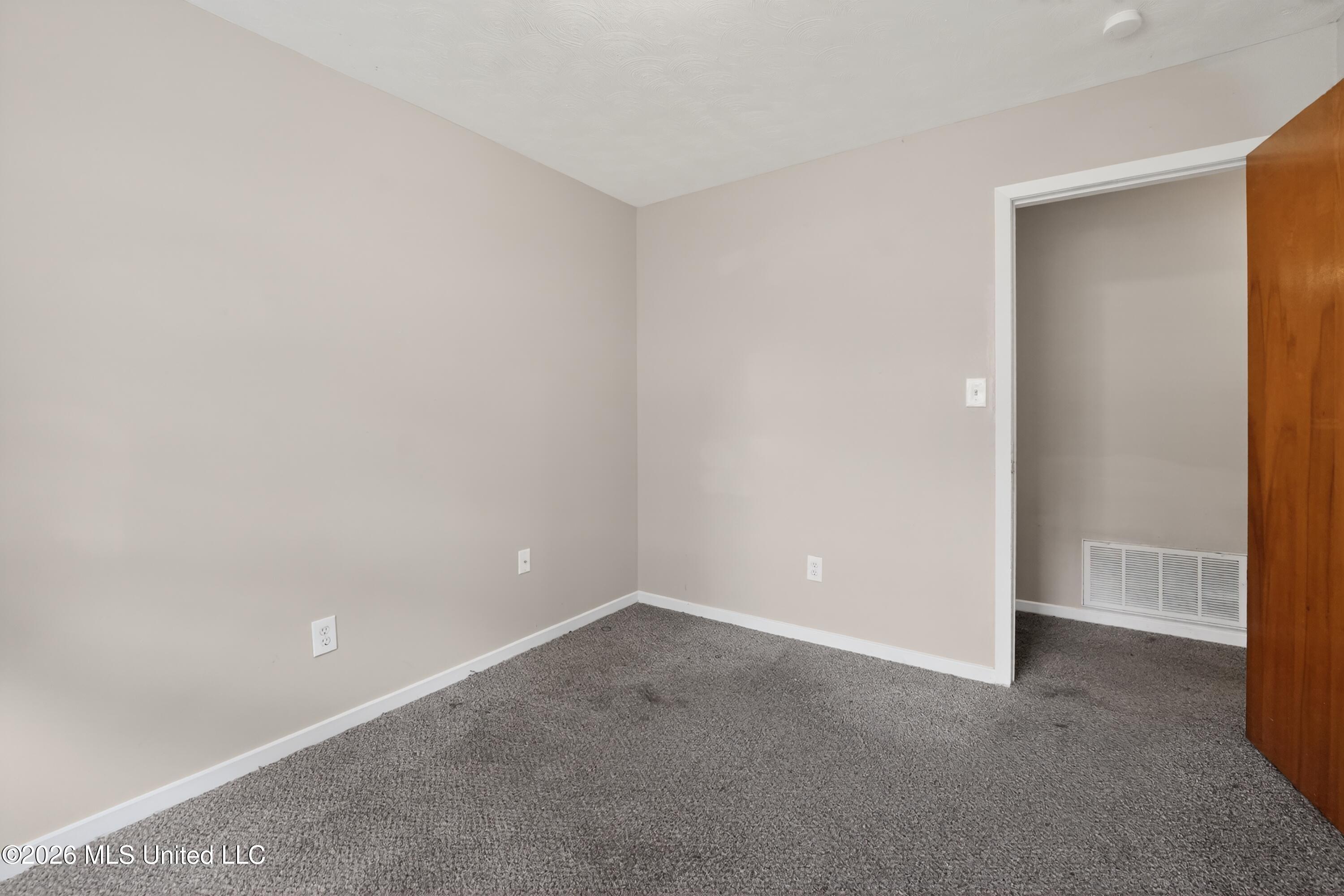 3024 Longwood Drive Property Photo 15