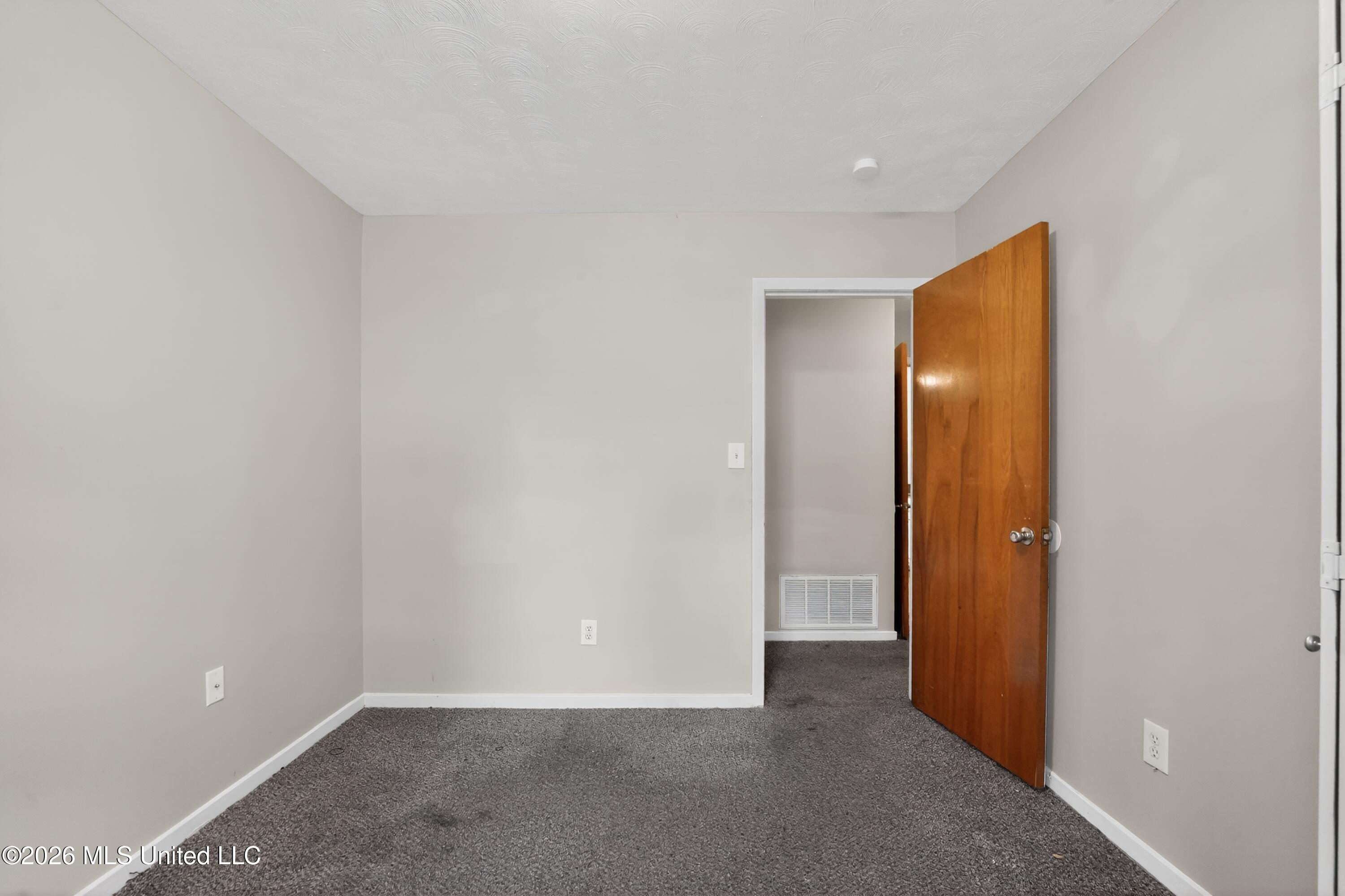 3024 Longwood Drive Property Photo 26