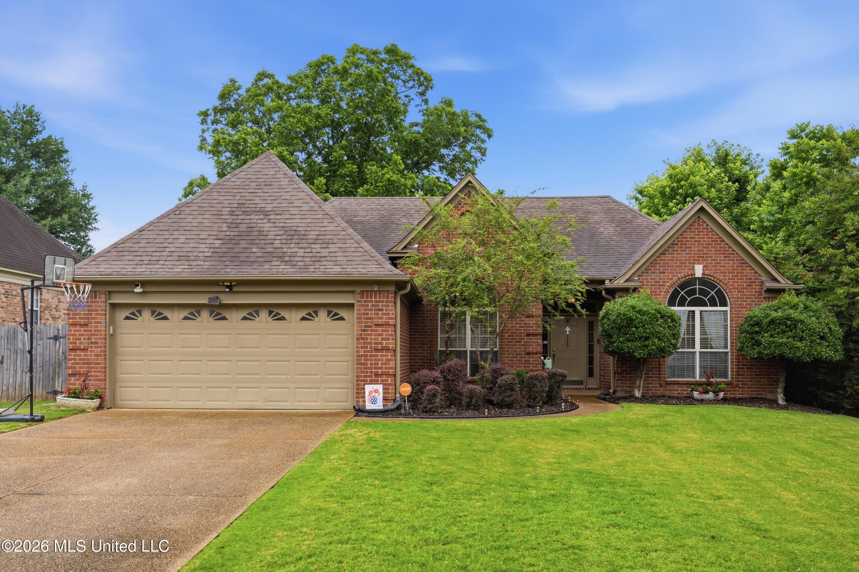6093 Shadow Oaks Cove S Property Photo 1