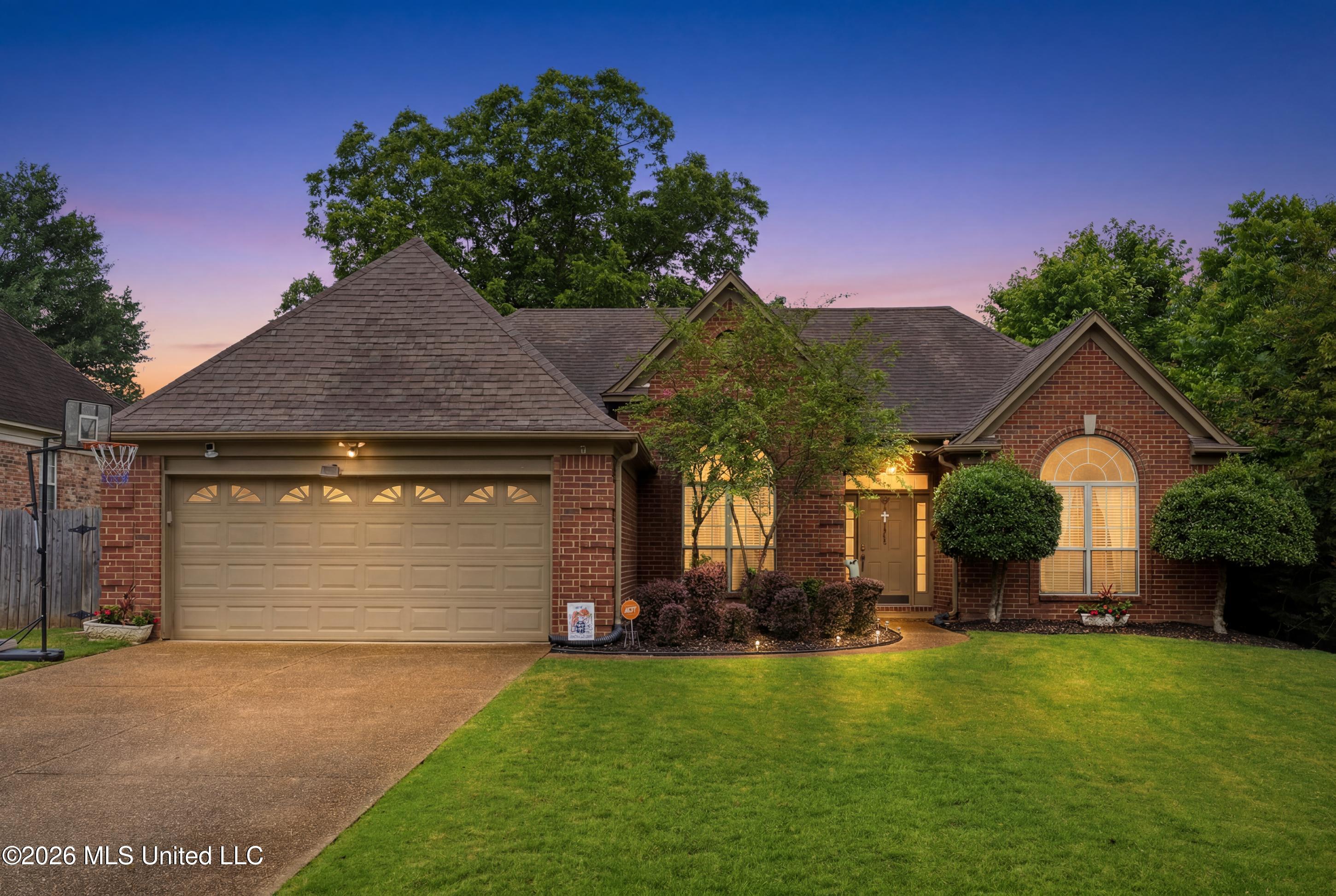 6093 Shadow Oaks Cove S Property Photo 2
