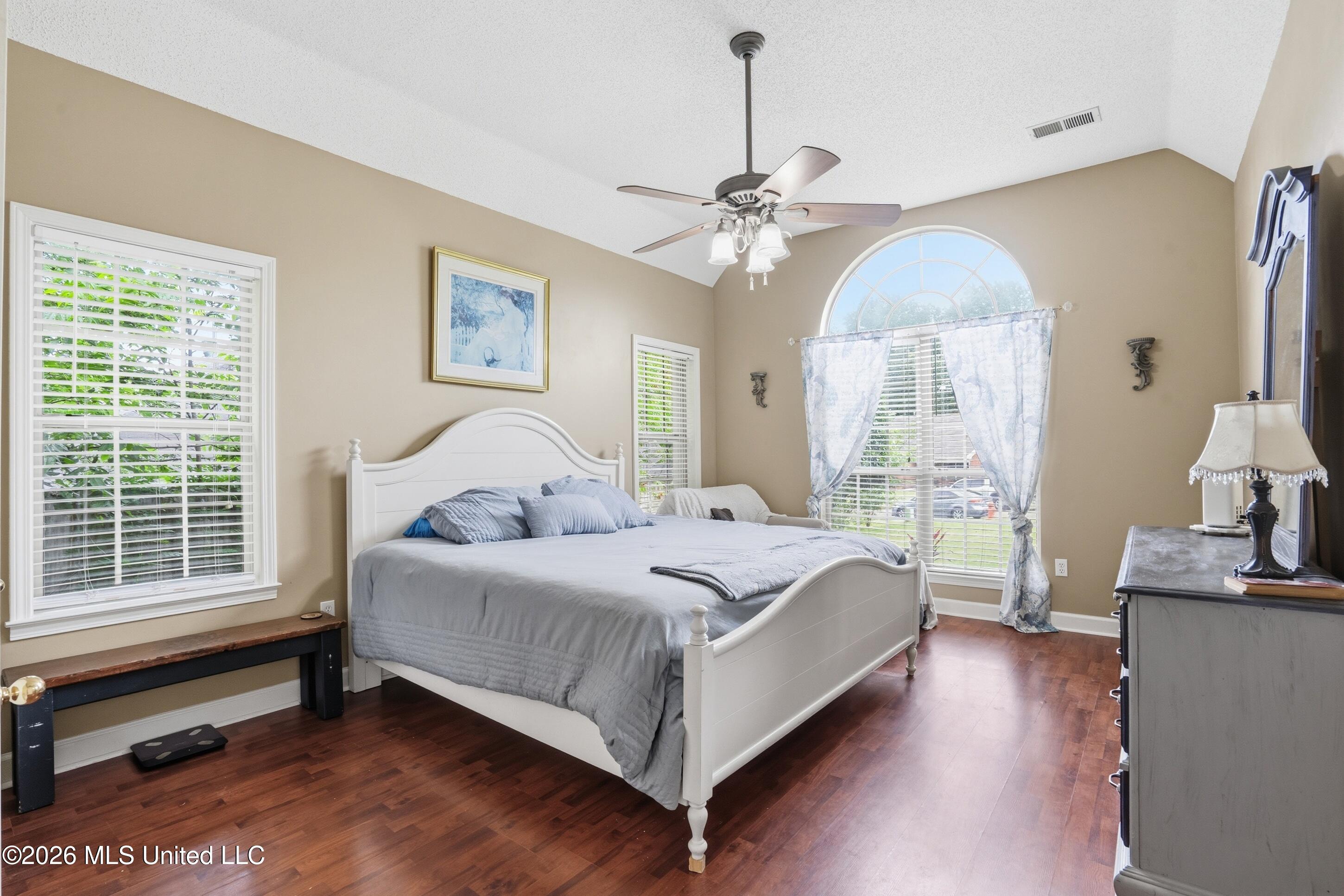 6093 Shadow Oaks Cove S Property Photo 9