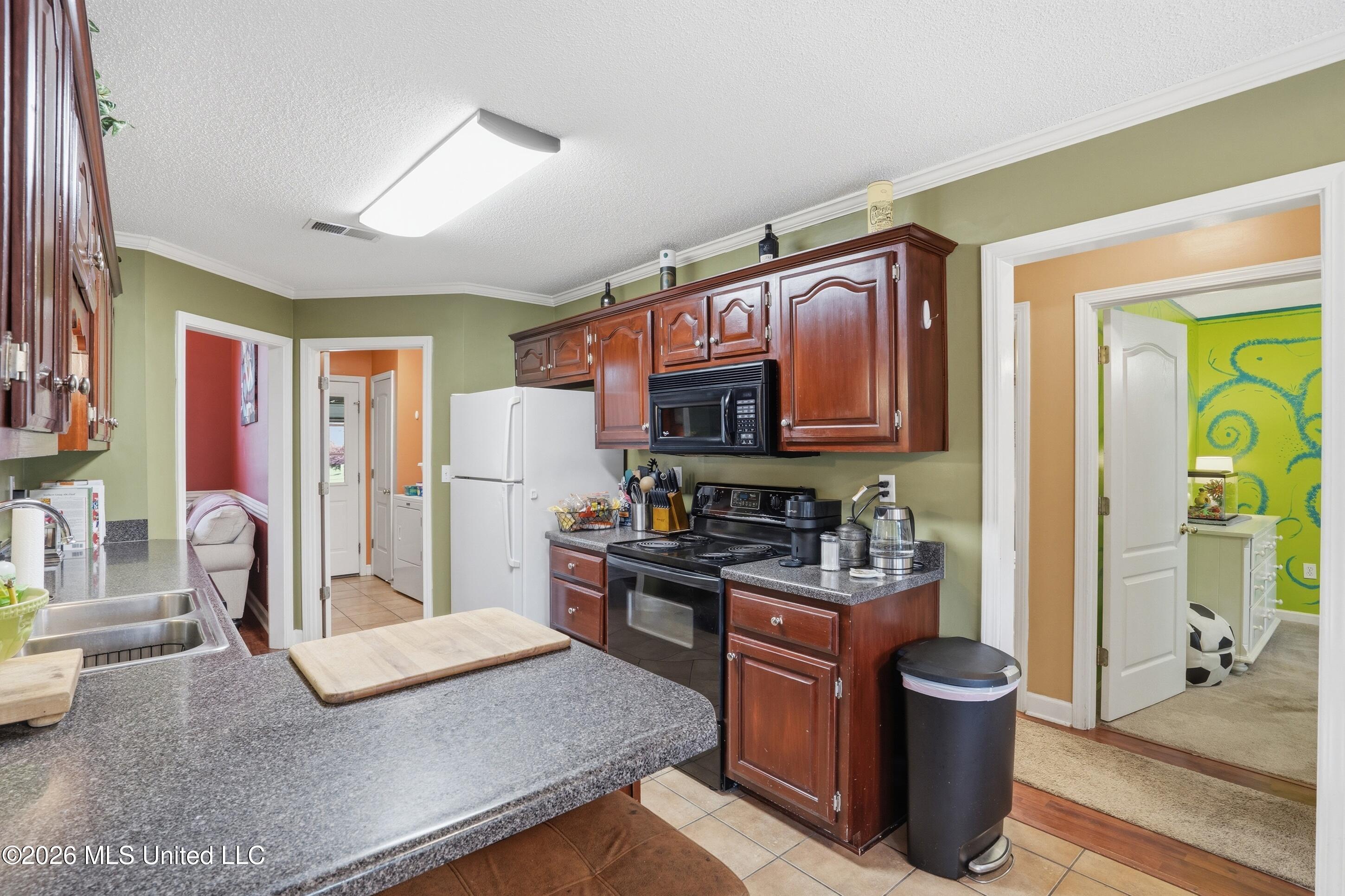 6093 Shadow Oaks Cove S Property Photo 13