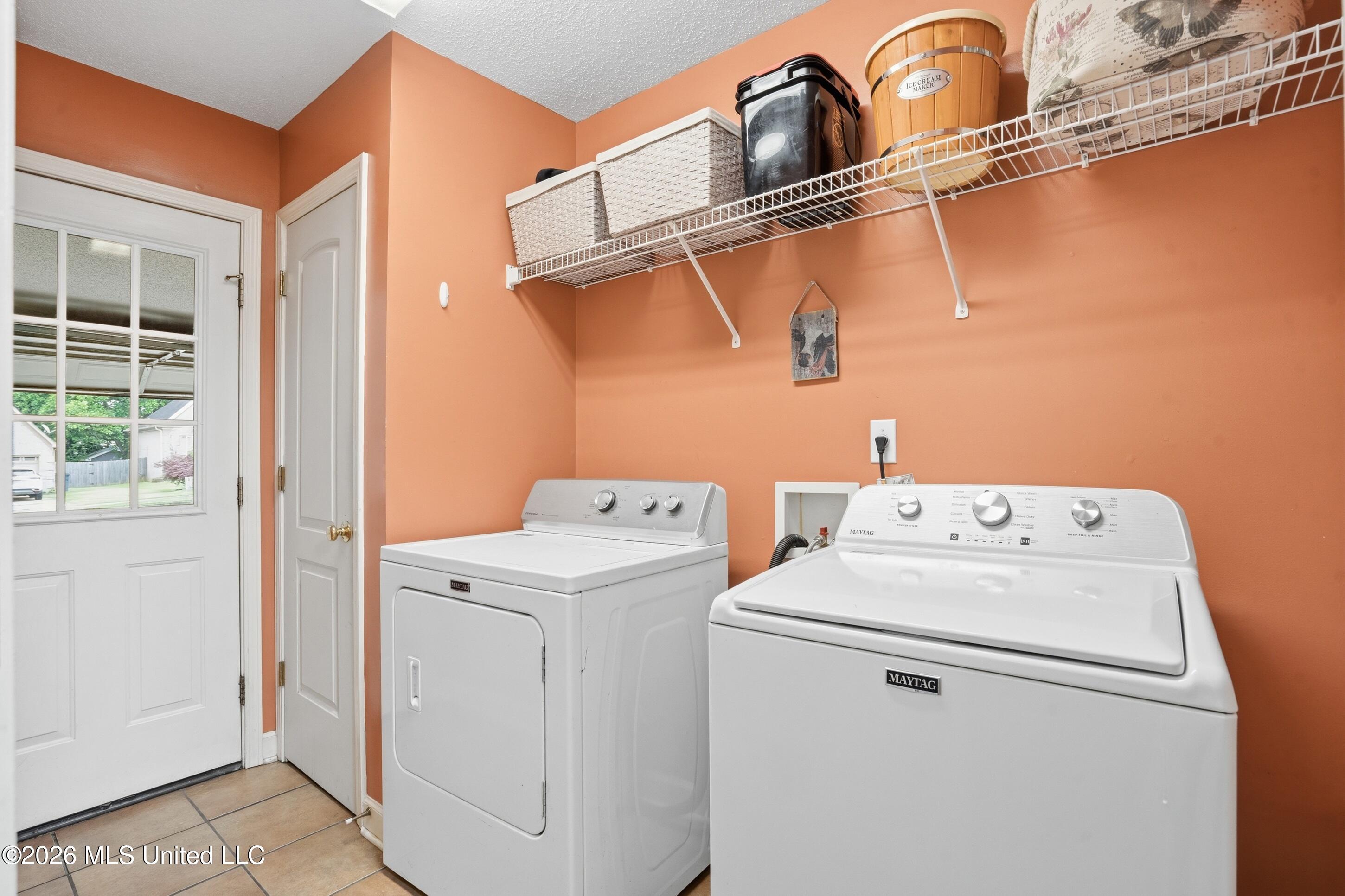 6093 Shadow Oaks Cove S Property Photo 16