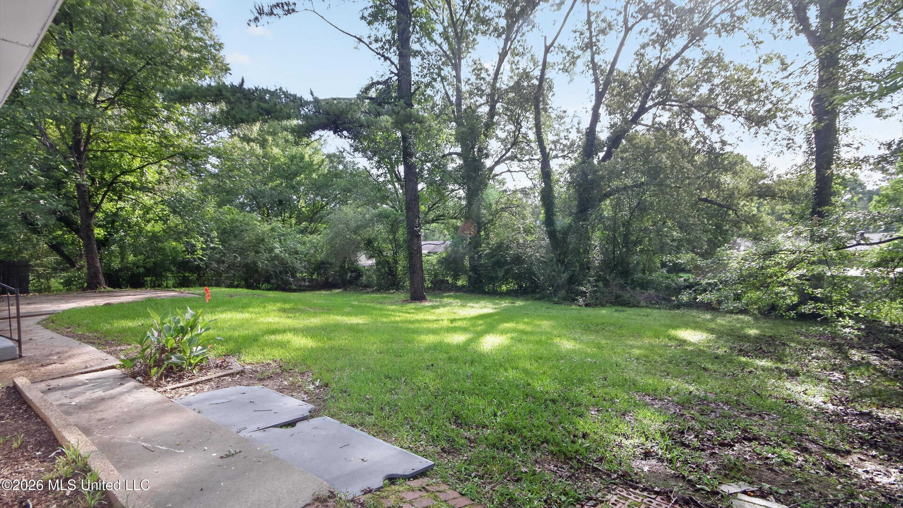 2738 Woodside Drive Property Photo 2