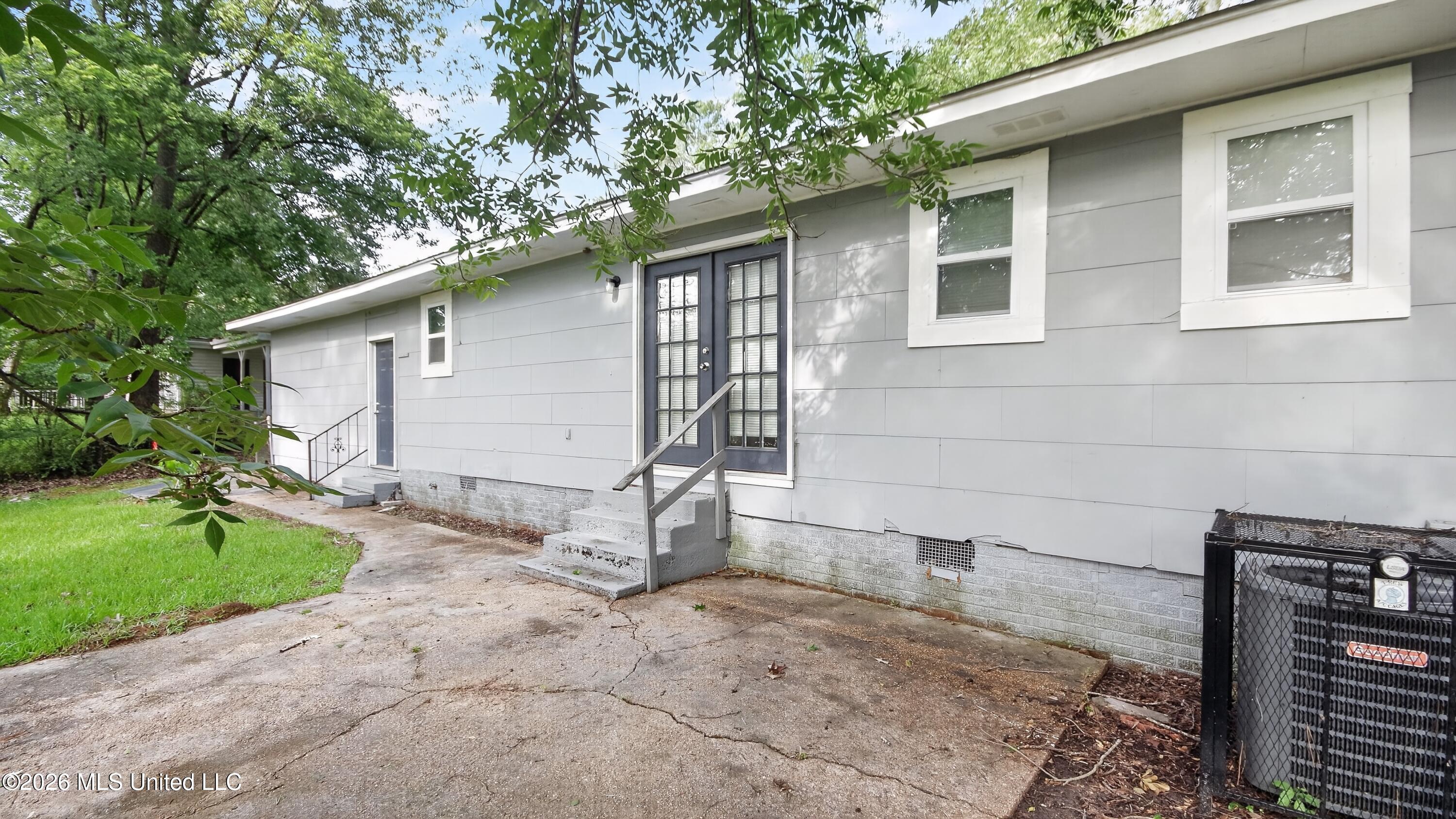 2738 Woodside Drive Property Photo 6