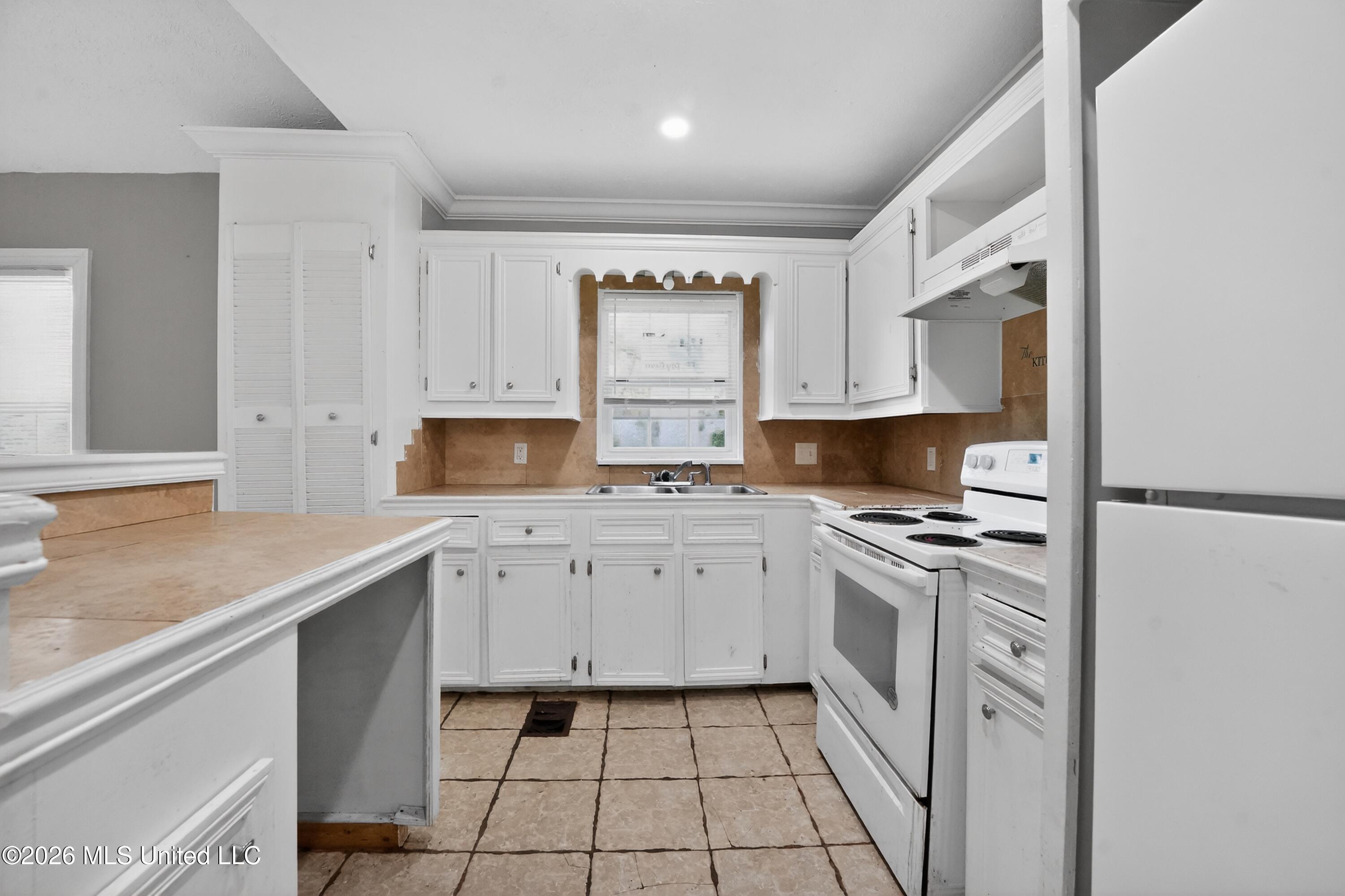 5160 Lurline Drive Property Photo 8
