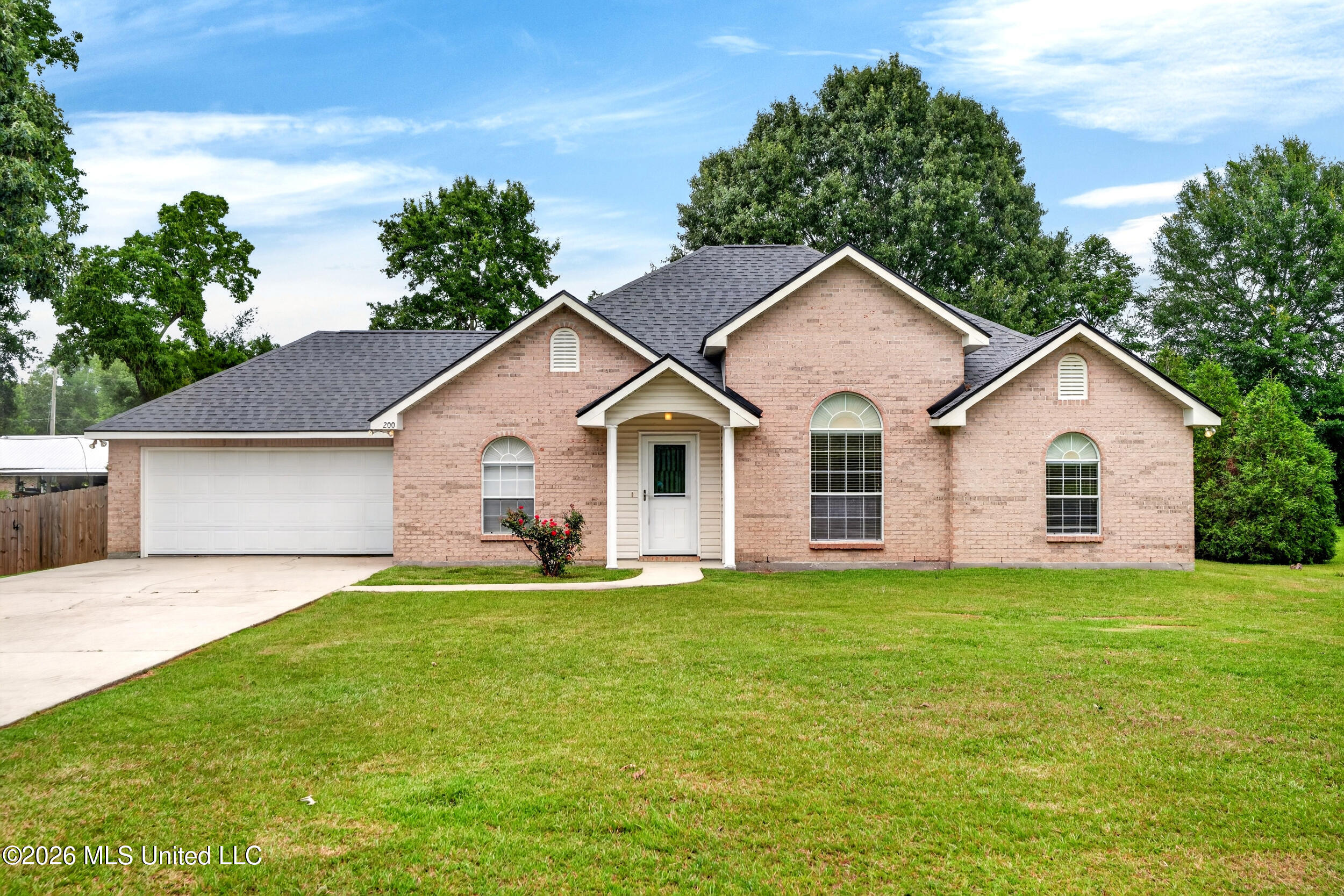 200 Glenwood Drive Property Photo 1