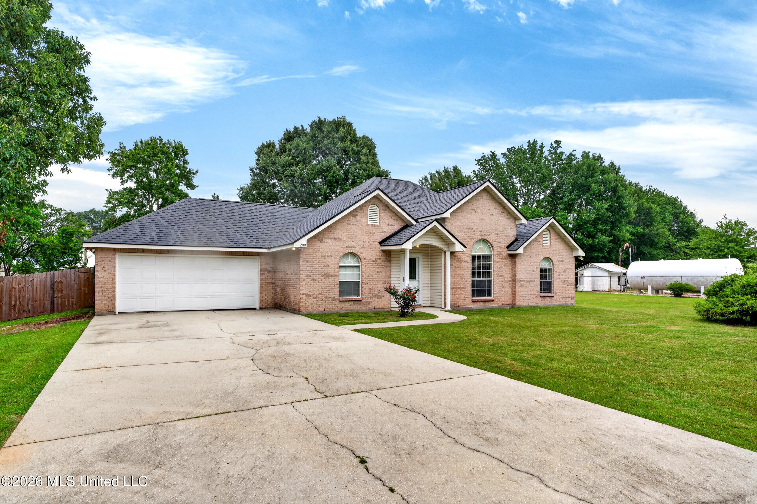 200 Glenwood Drive Property Photo 2