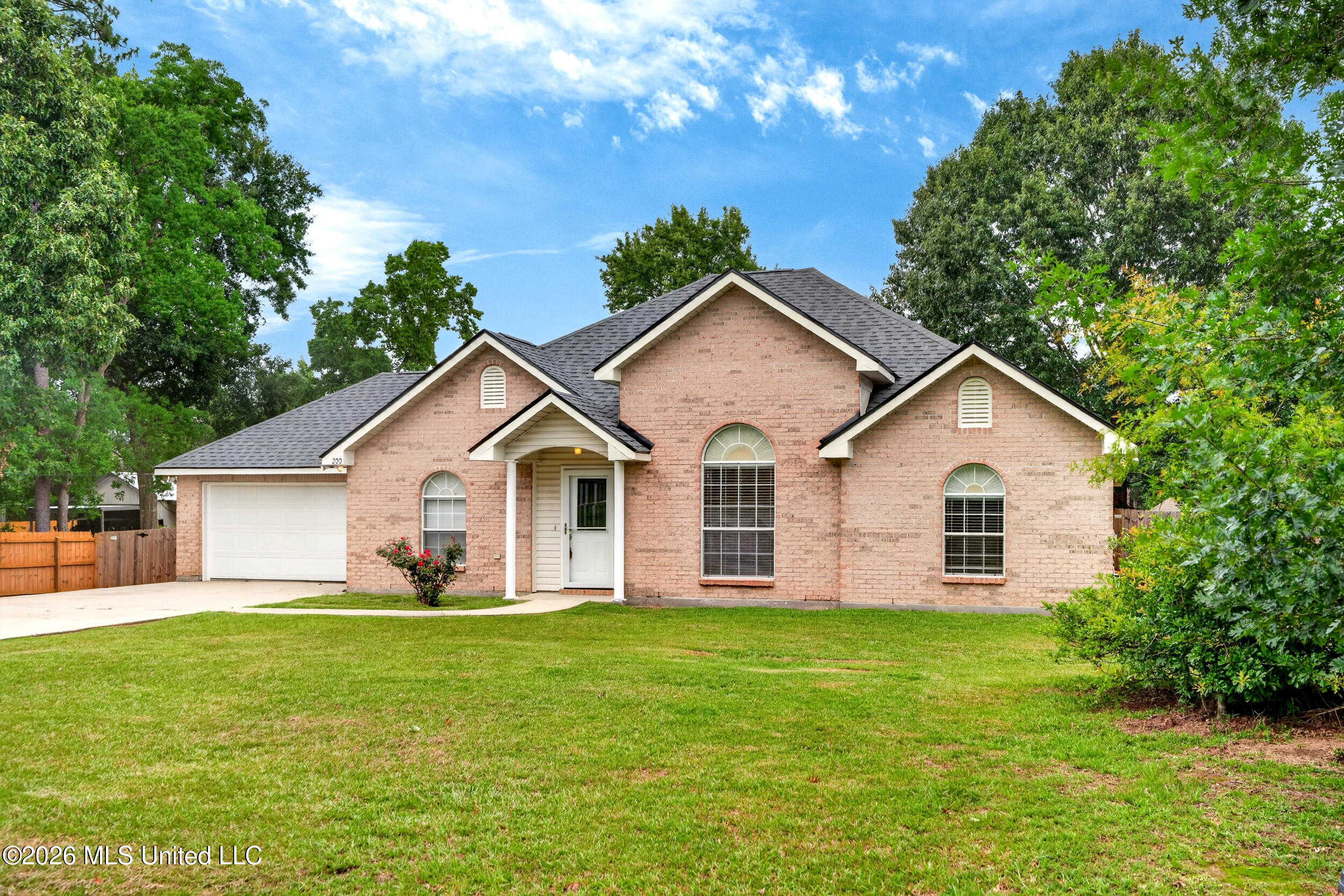 200 Glenwood Drive Property Photo 3