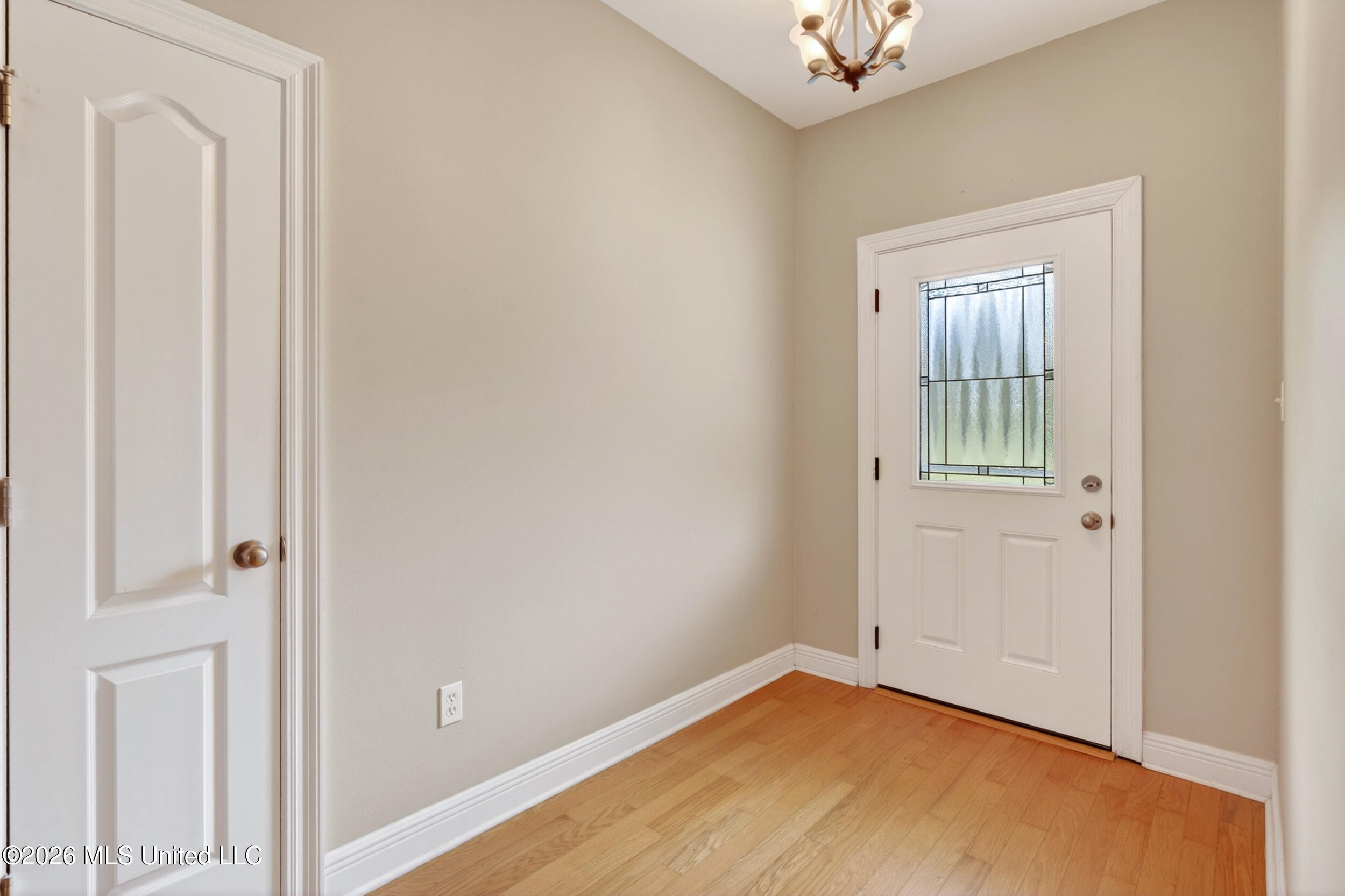 200 Glenwood Drive Property Photo 5