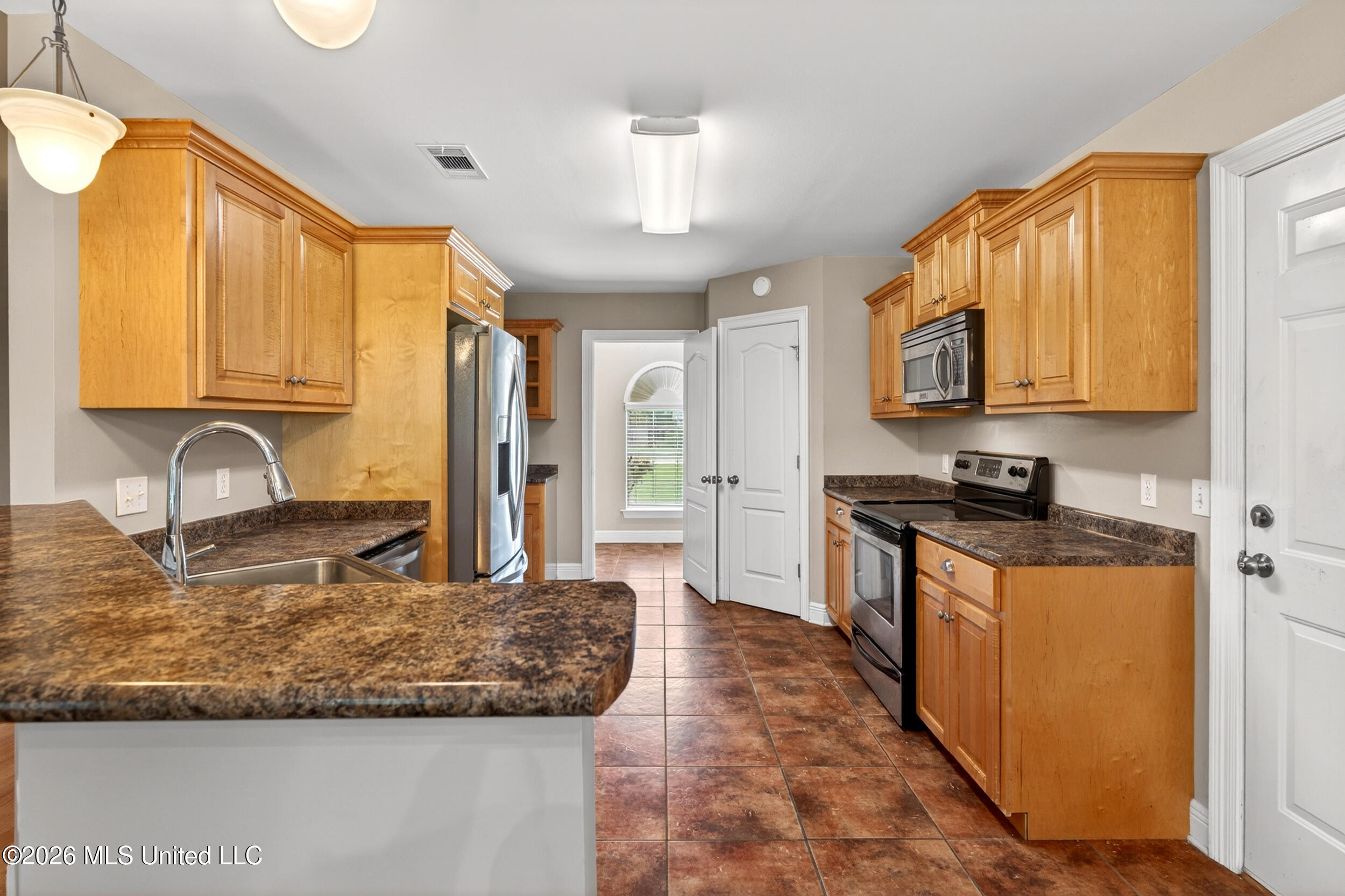 200 Glenwood Drive Property Photo 12