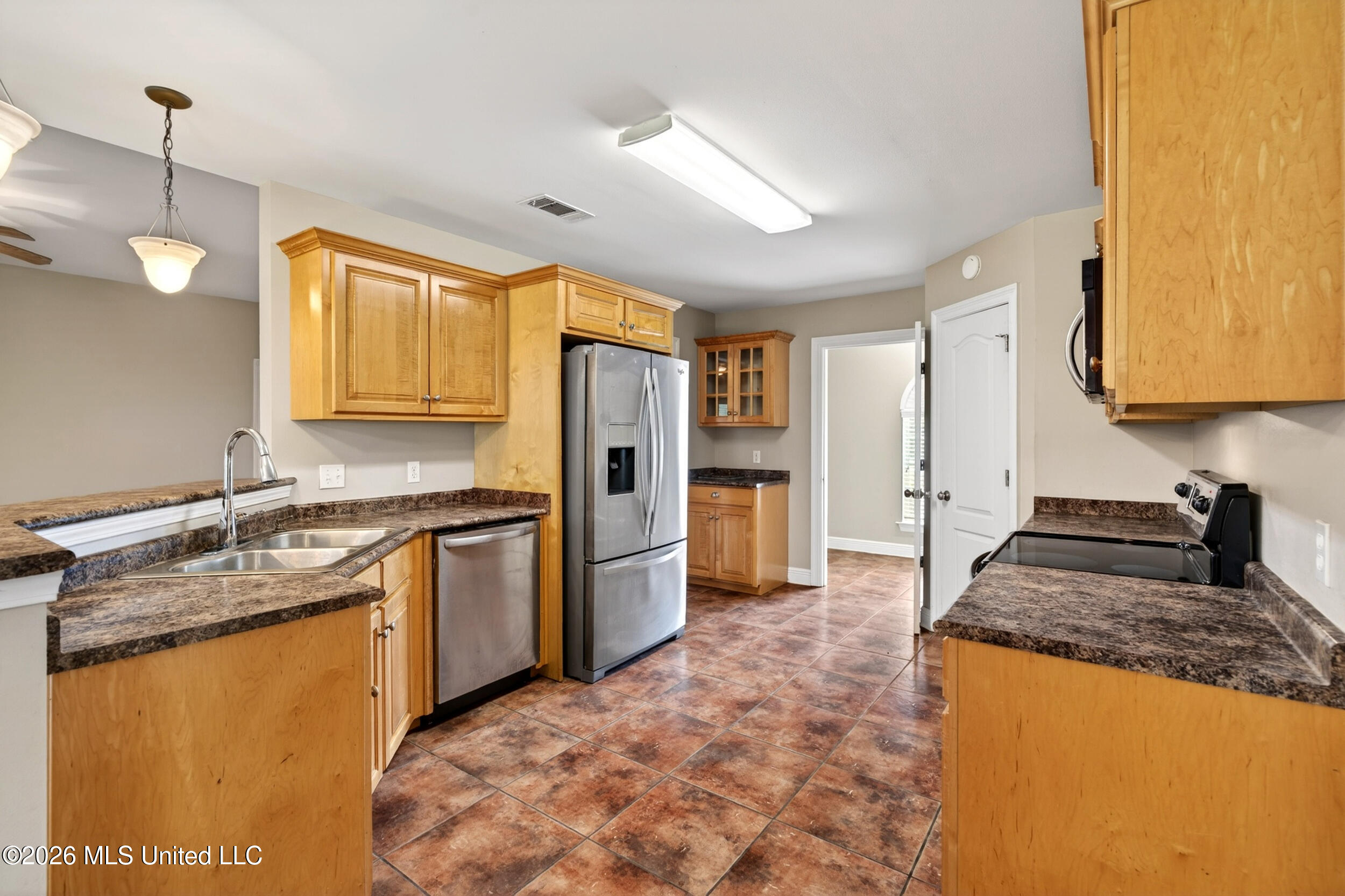 200 Glenwood Drive Property Photo 15