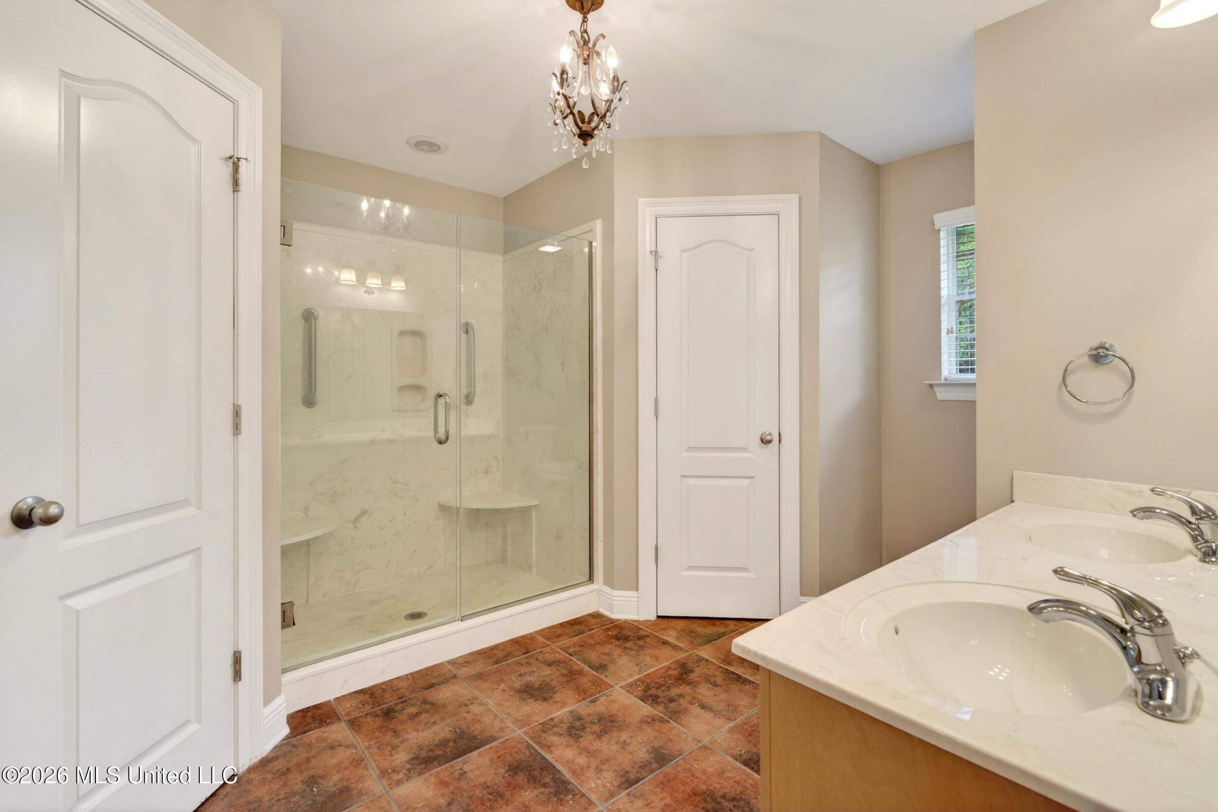 200 Glenwood Drive Property Photo 25