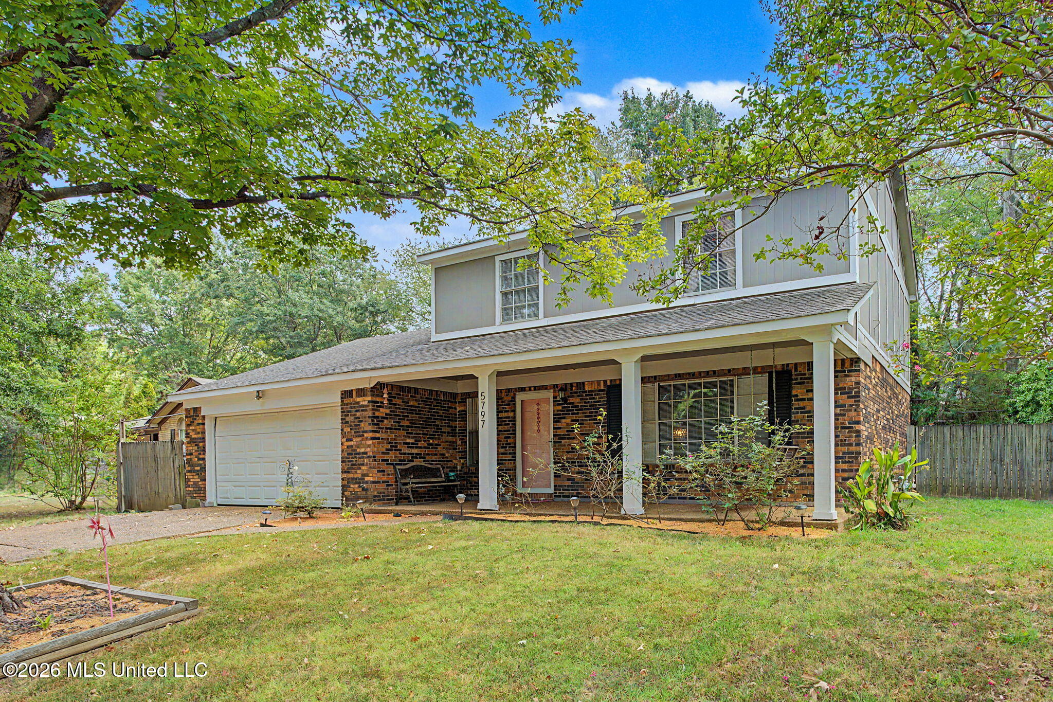 5797 Redbud Cove Property Photo 2
