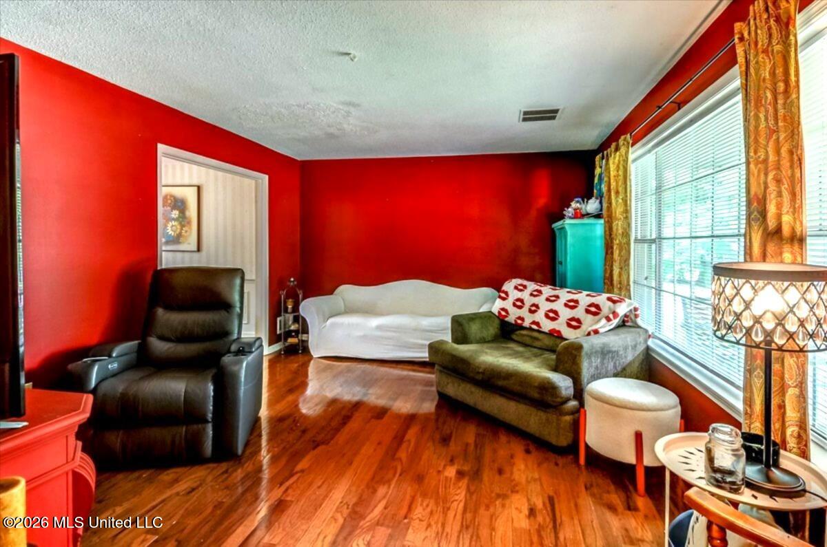 5797 Redbud Cove Property Photo 6