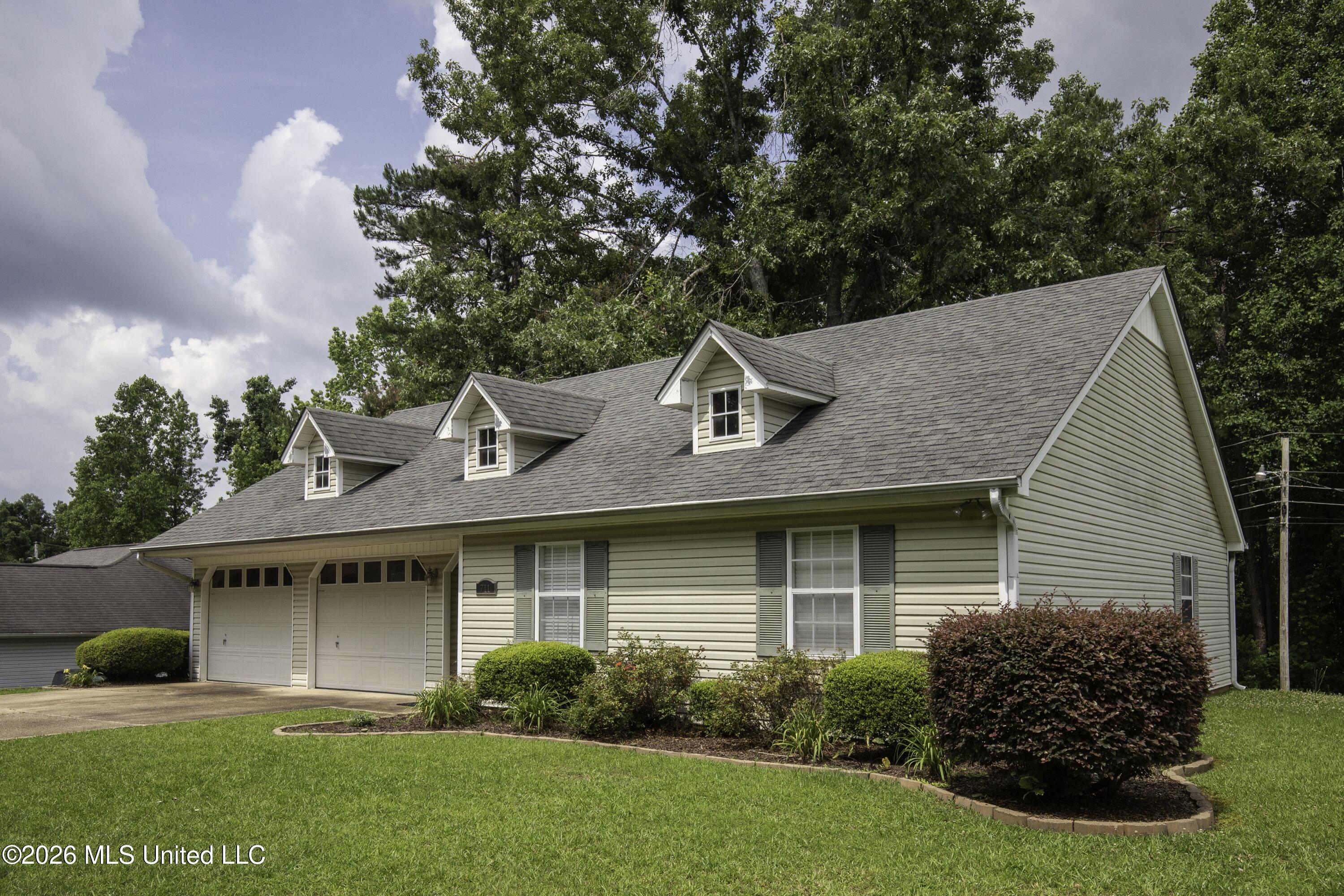 711 Lovers Lane Road Property Photo 3