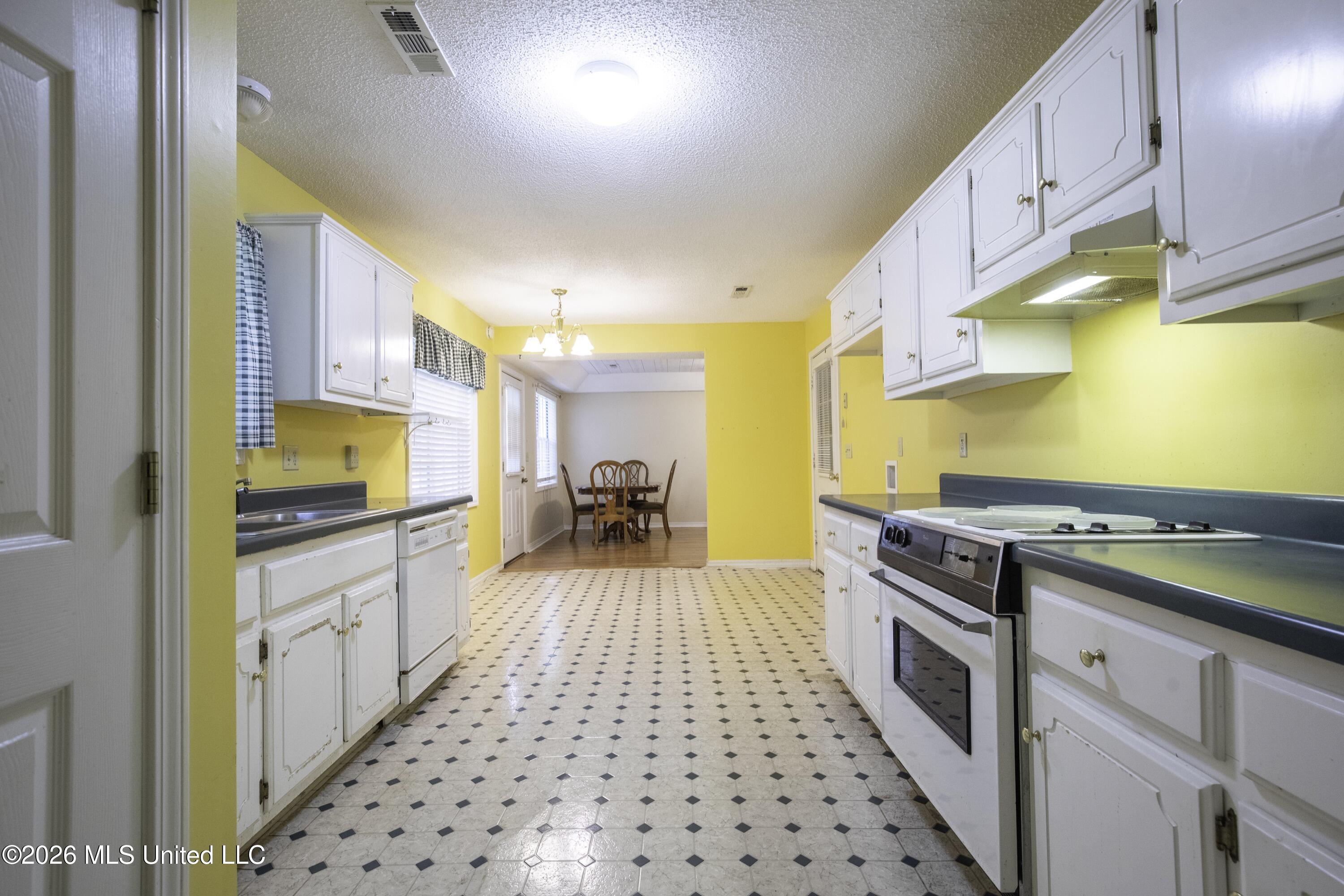 711 Lovers Lane Road Property Photo 4