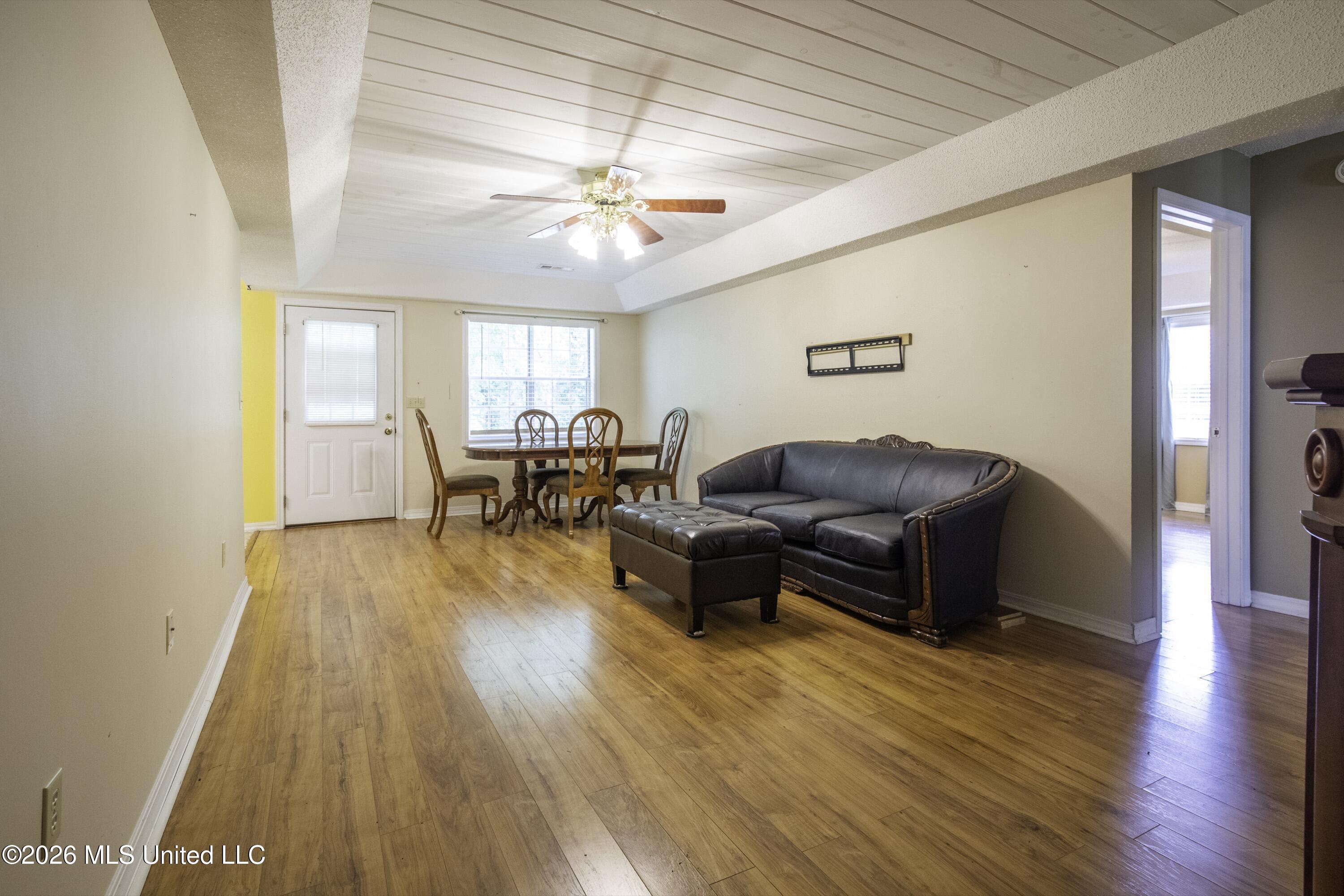 711 Lovers Lane Road Property Photo 5