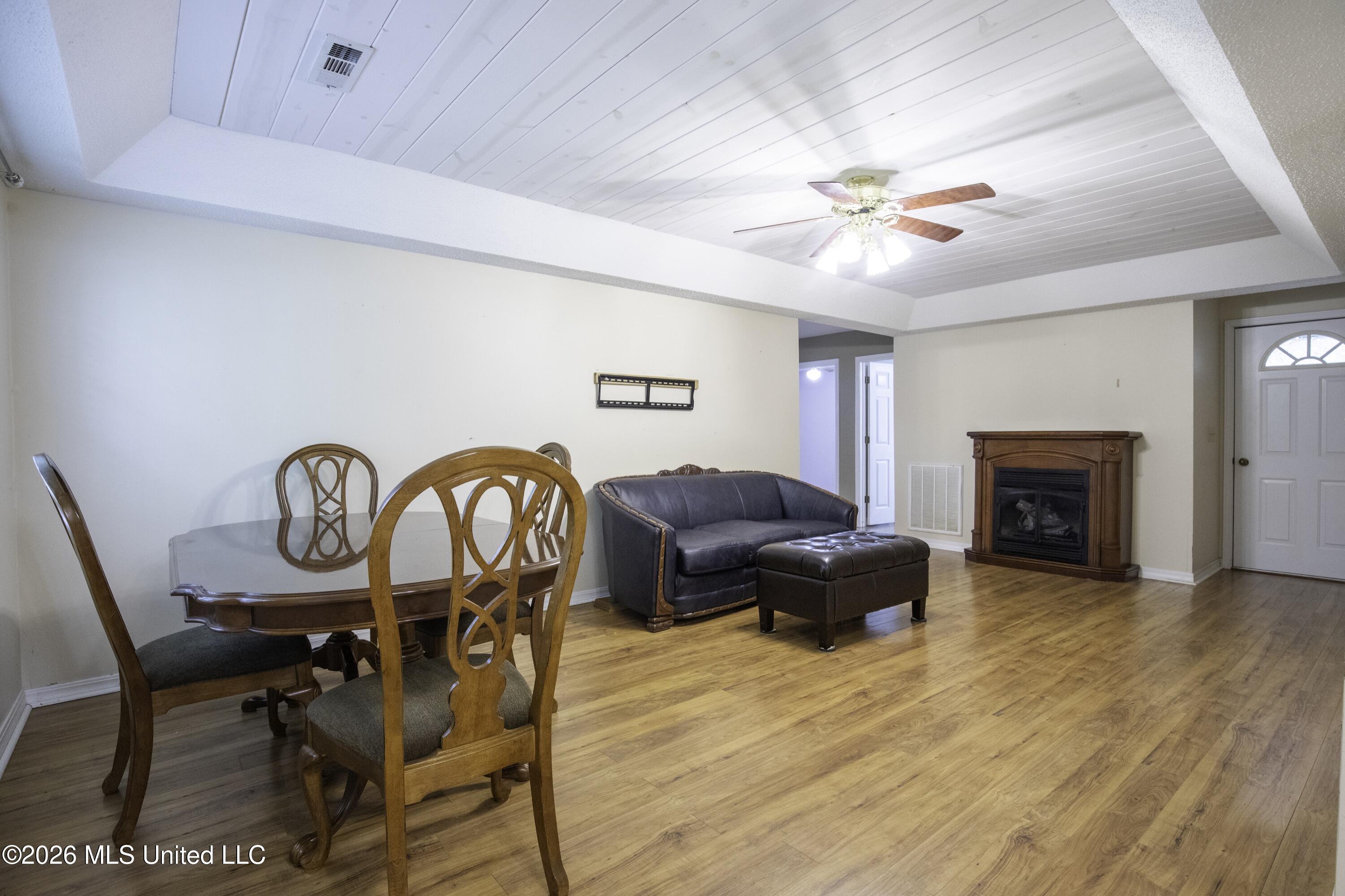 711 Lovers Lane Road Property Photo 6