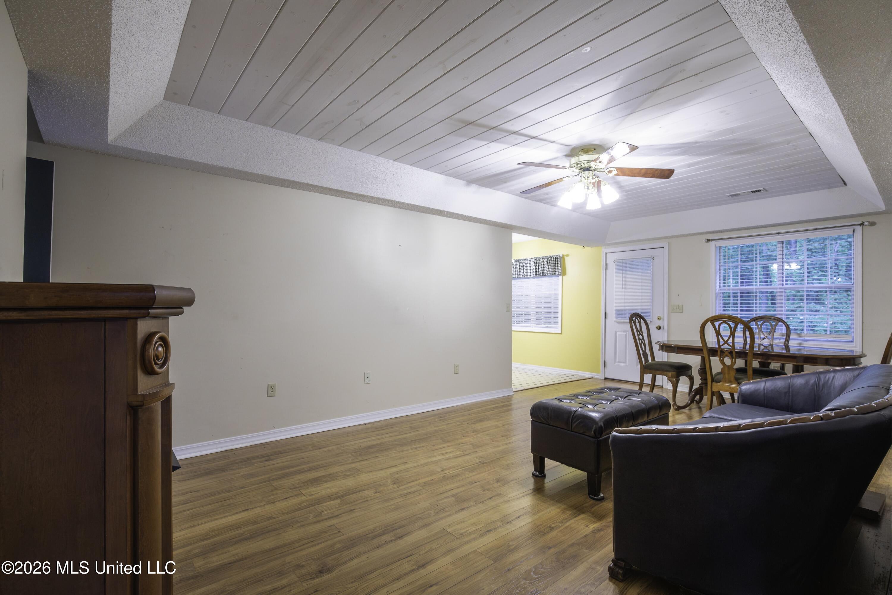 711 Lovers Lane Road Property Photo 9