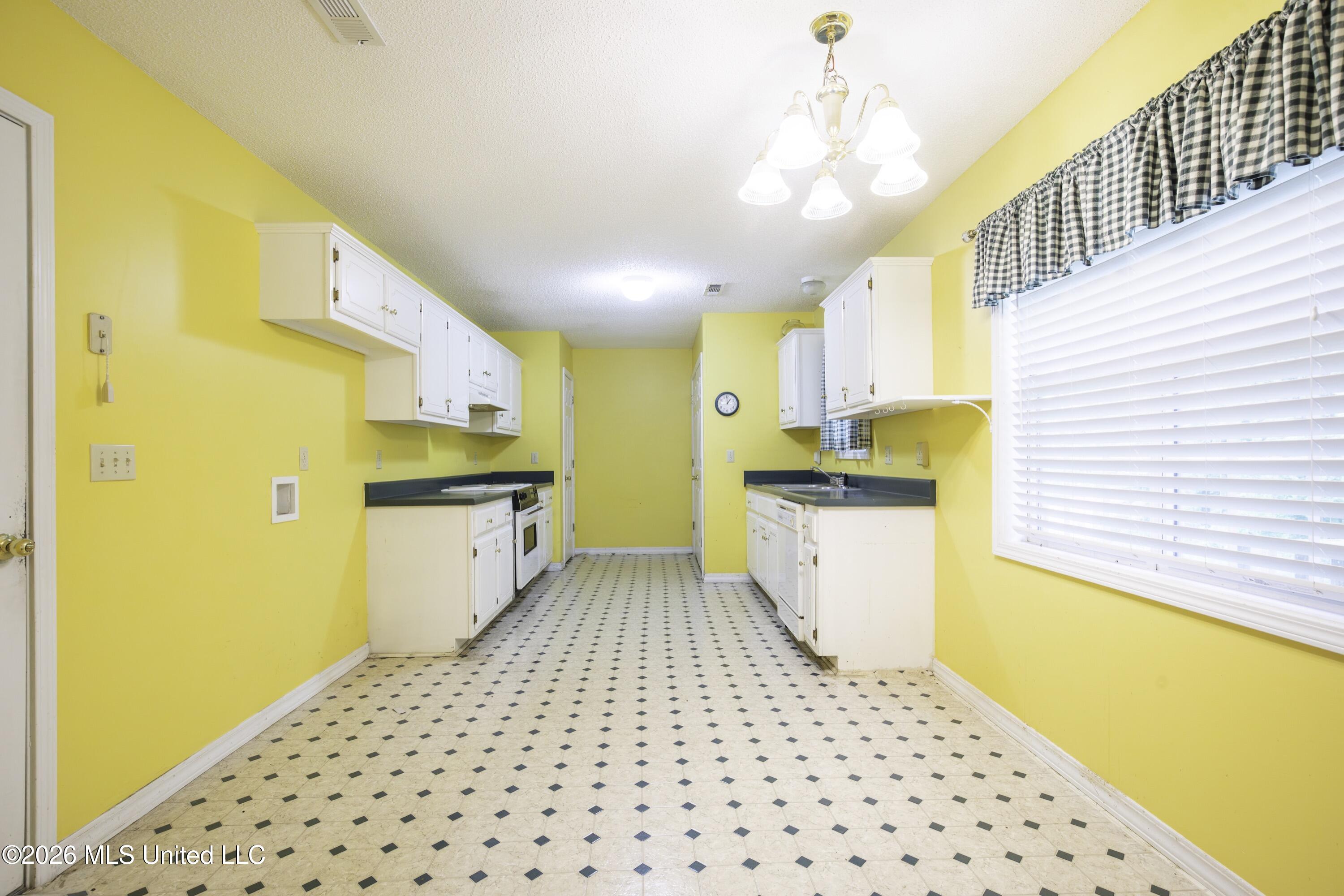 711 Lovers Lane Road Property Photo 11