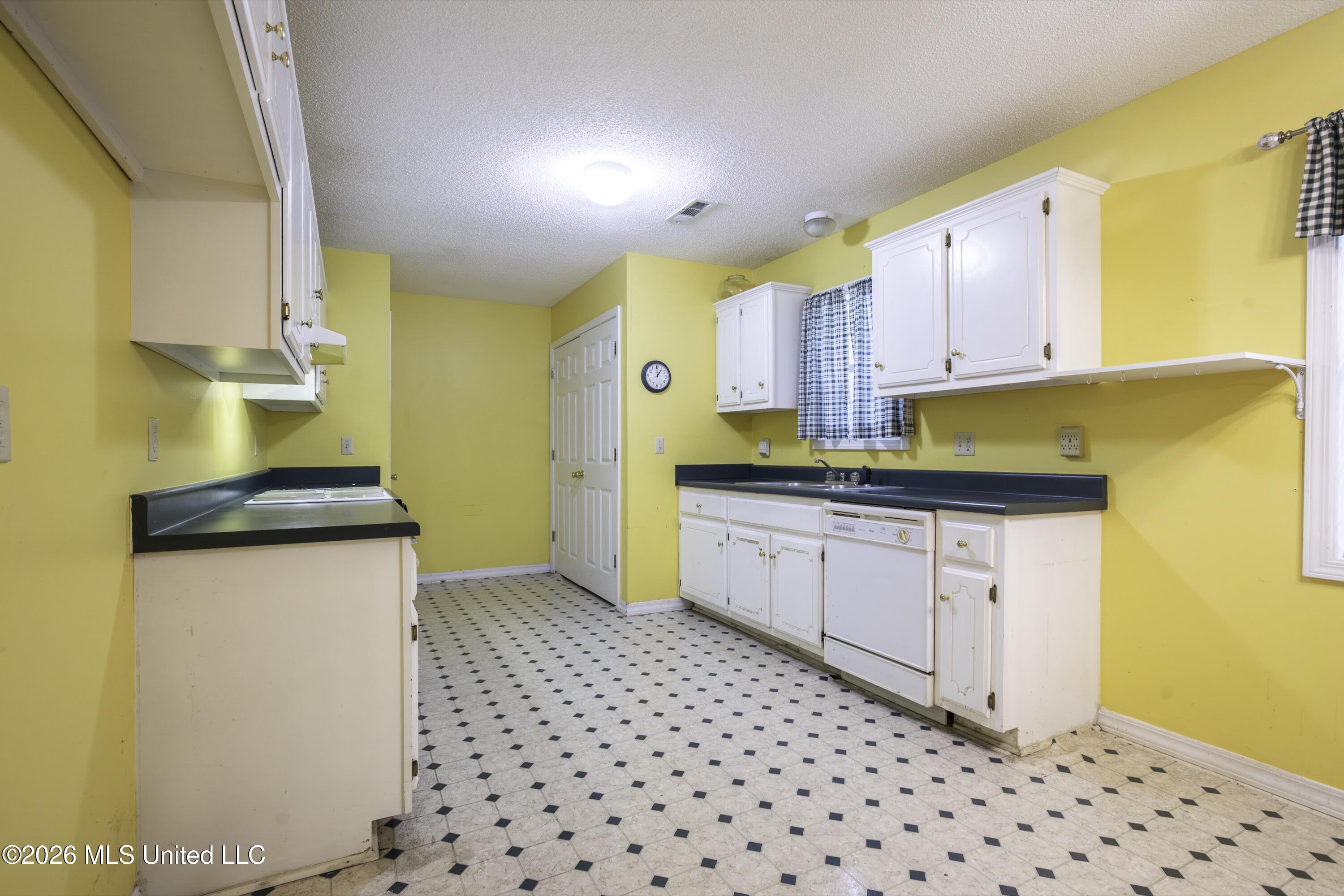 711 Lovers Lane Road Property Photo 13