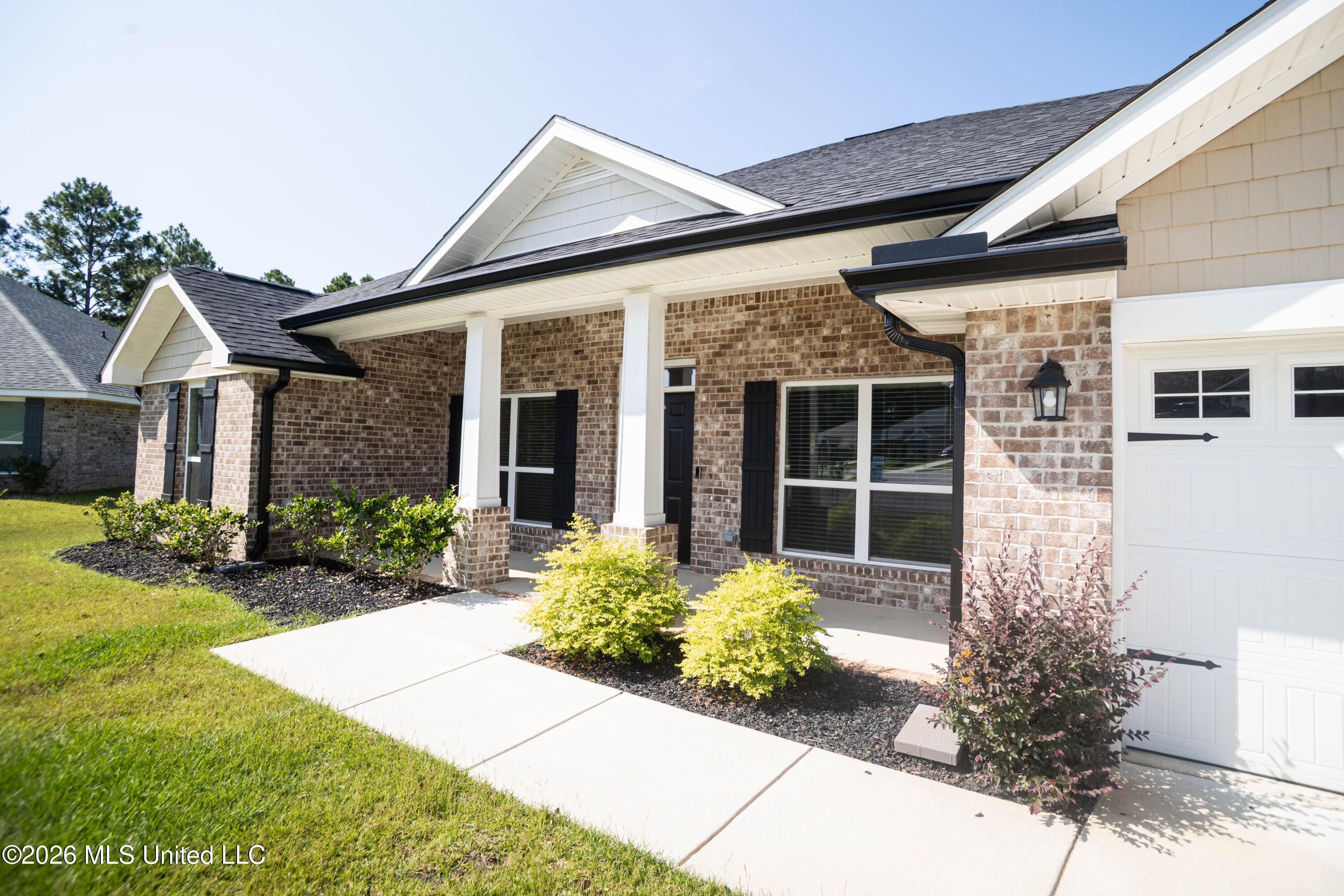 6285 Emerald Lk Drive Property Photo 3