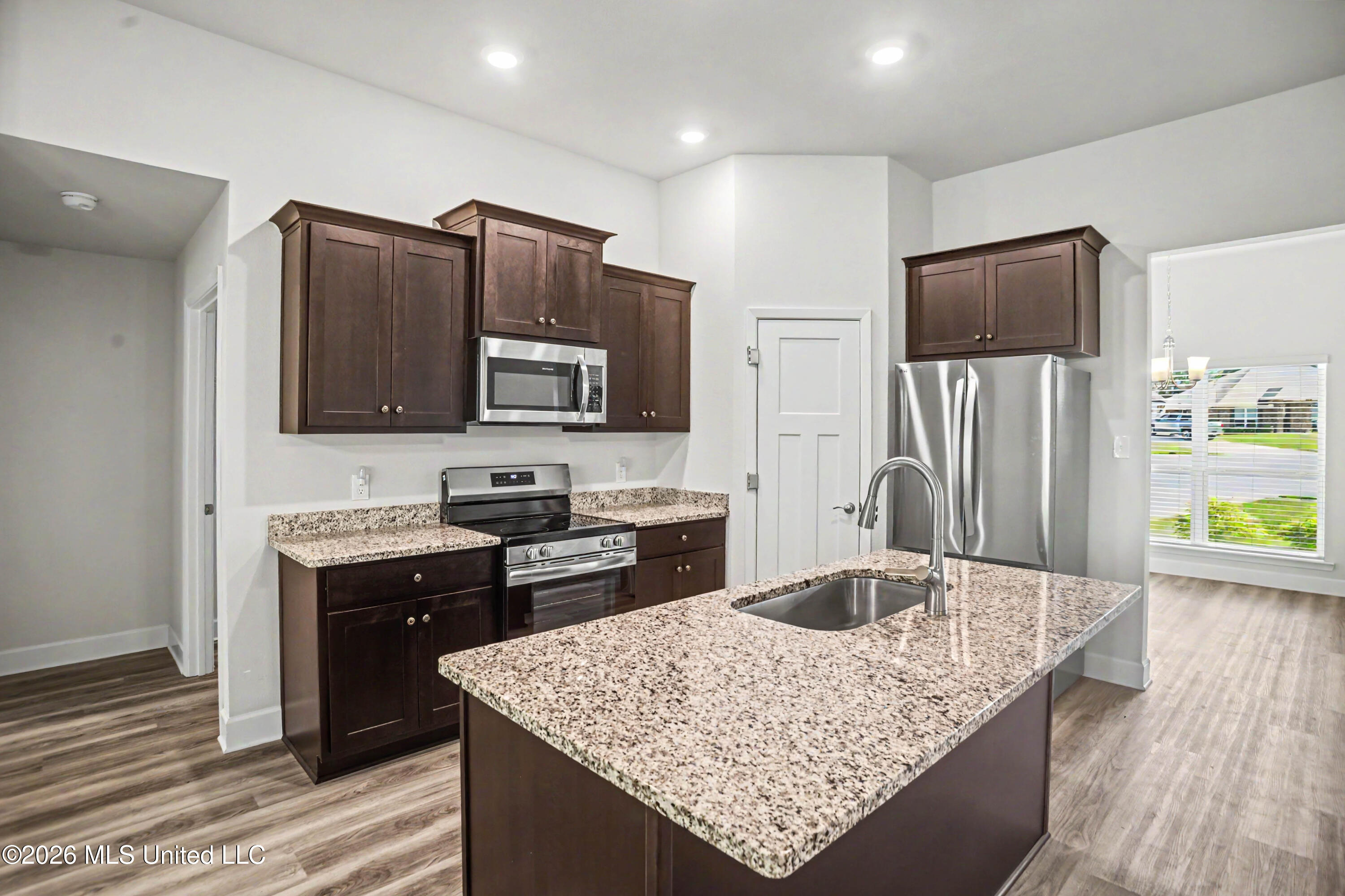 6285 Emerald Lk Drive Property Photo 9
