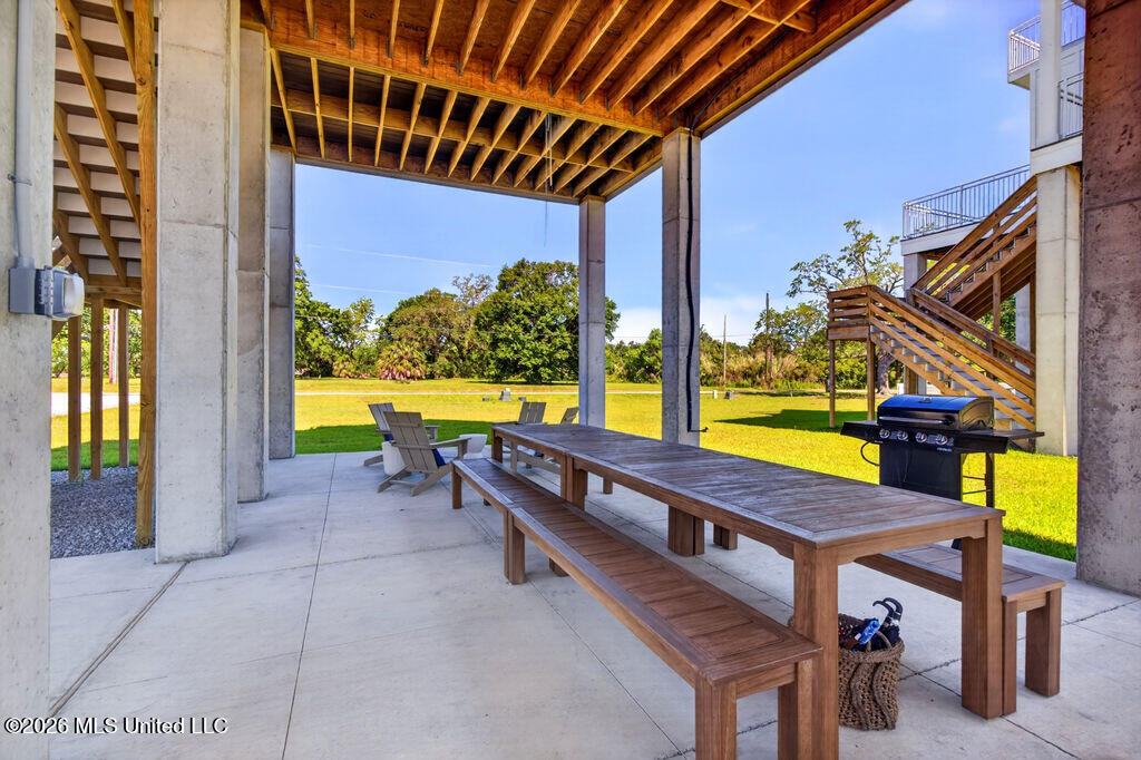 126 5th Avenue Property Photo 8