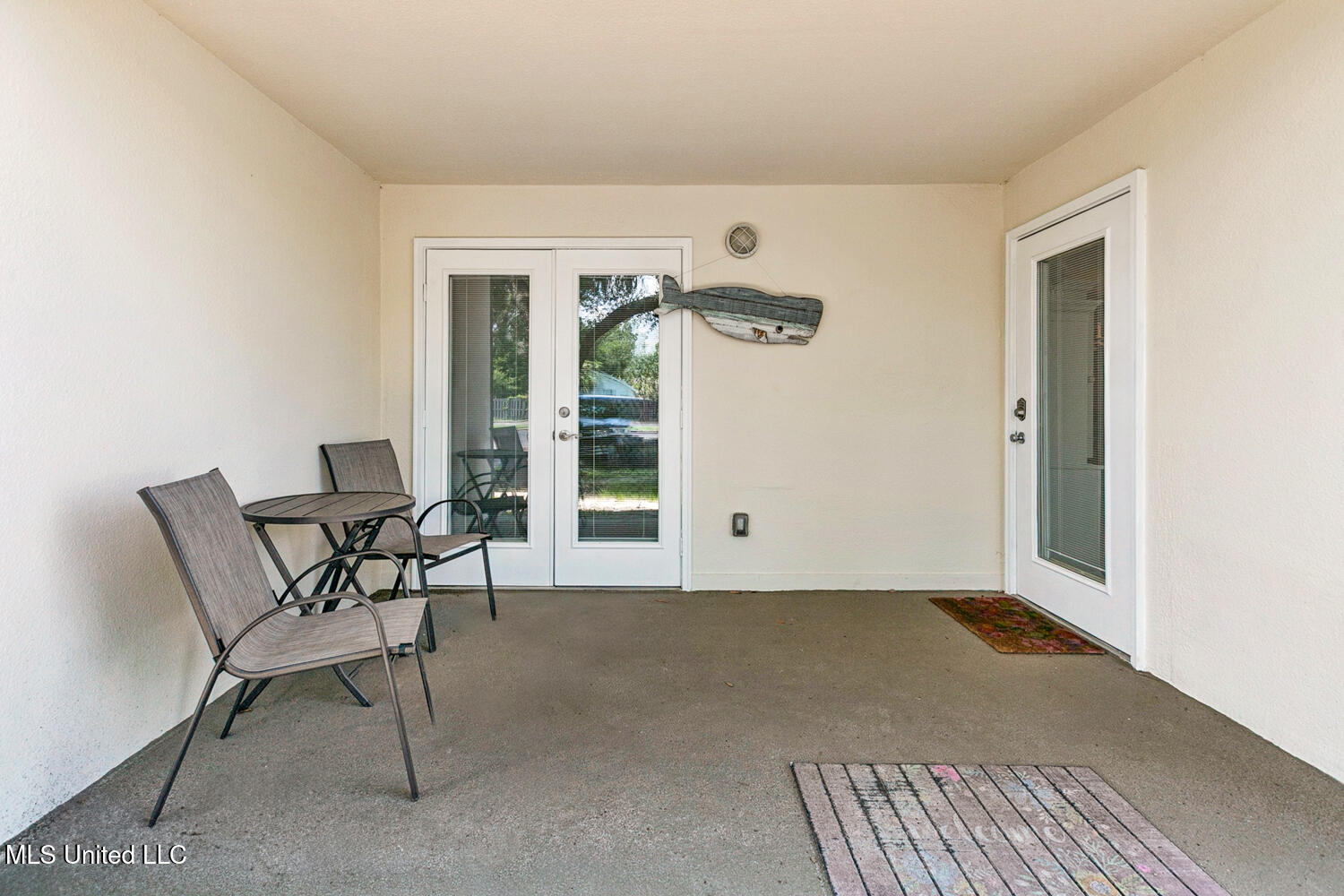 2046 Beach Boulevard Property Photo 2
