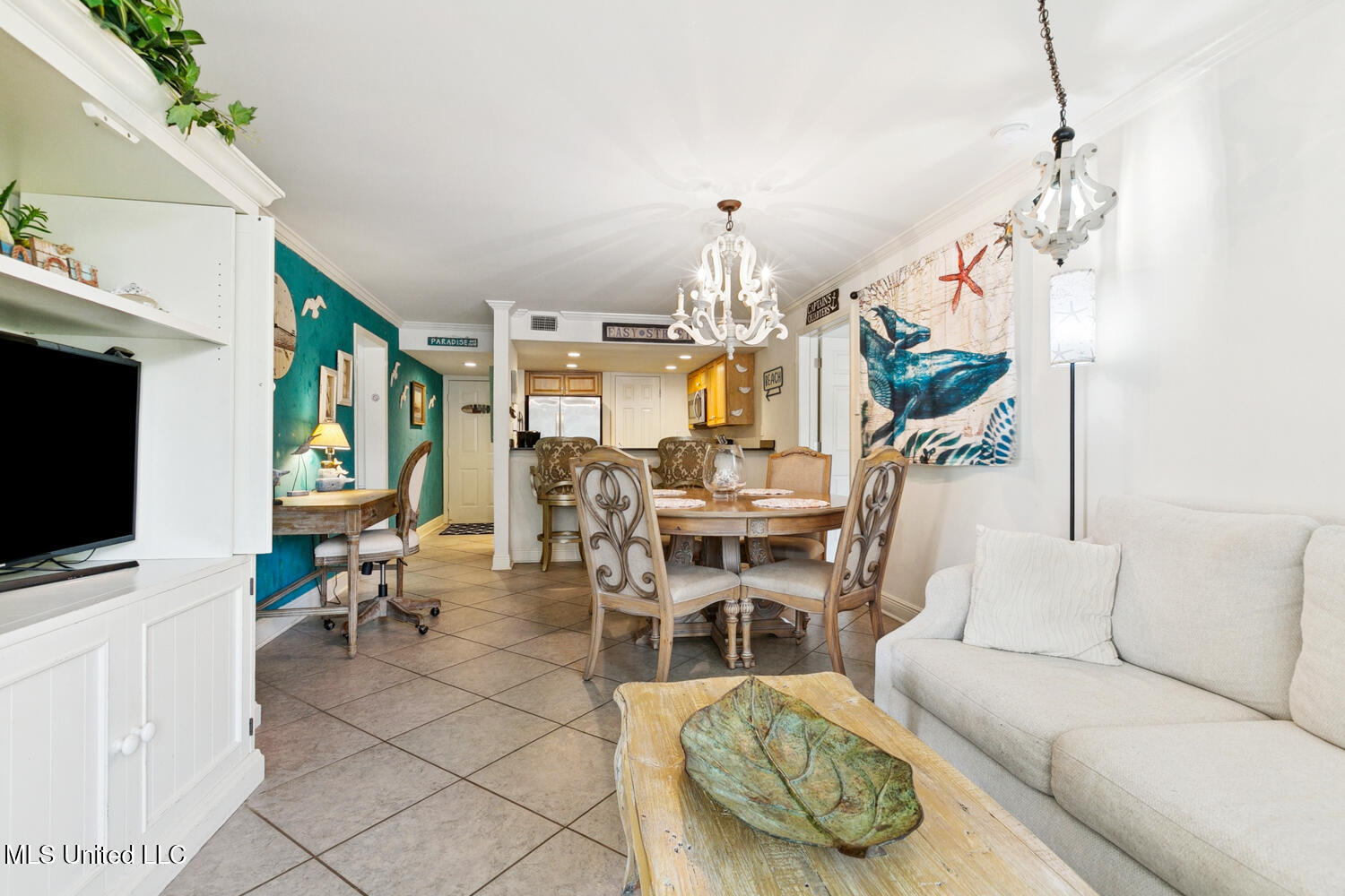 2046 Beach Boulevard Property Photo 3