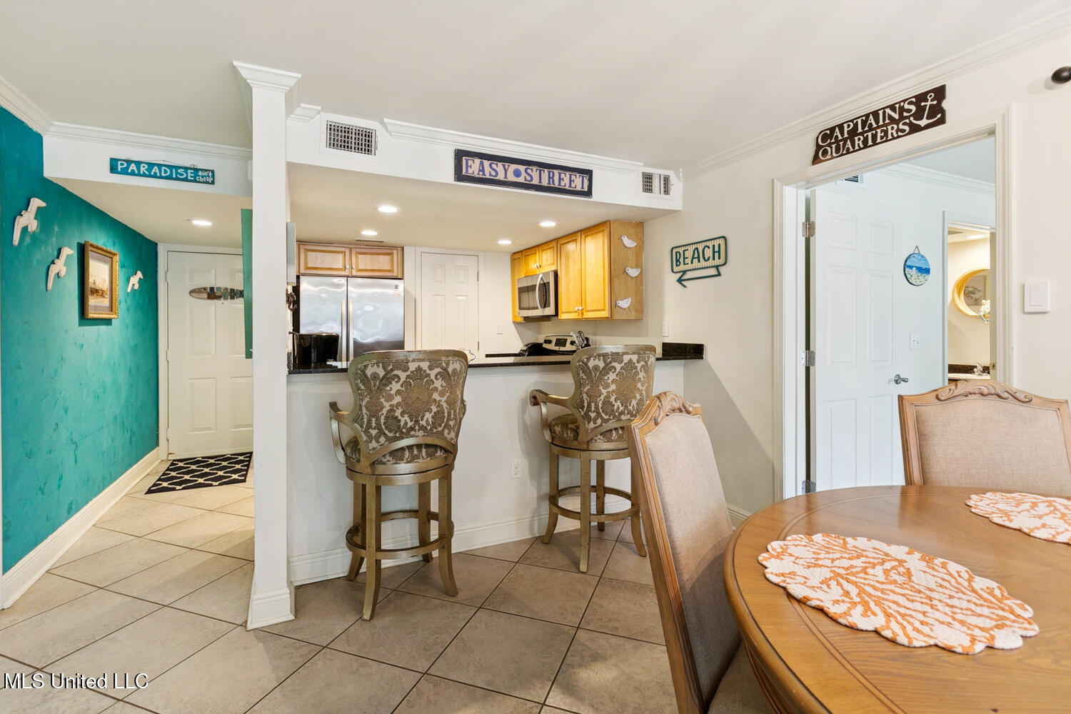 2046 Beach Boulevard Property Photo 5