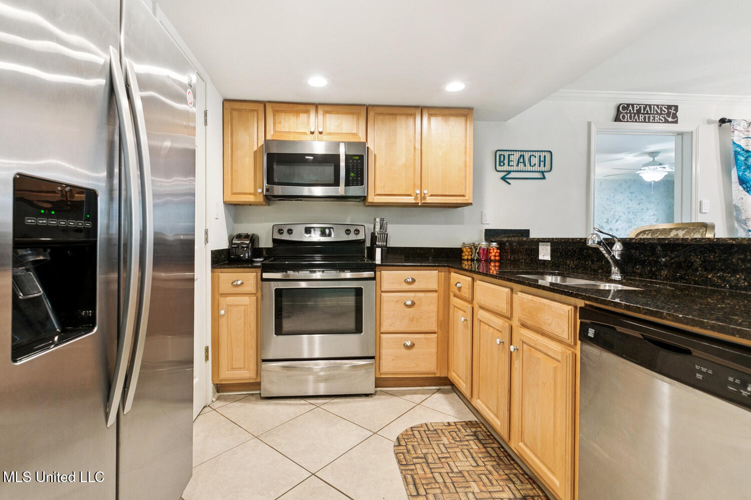 2046 Beach Boulevard Property Photo 6