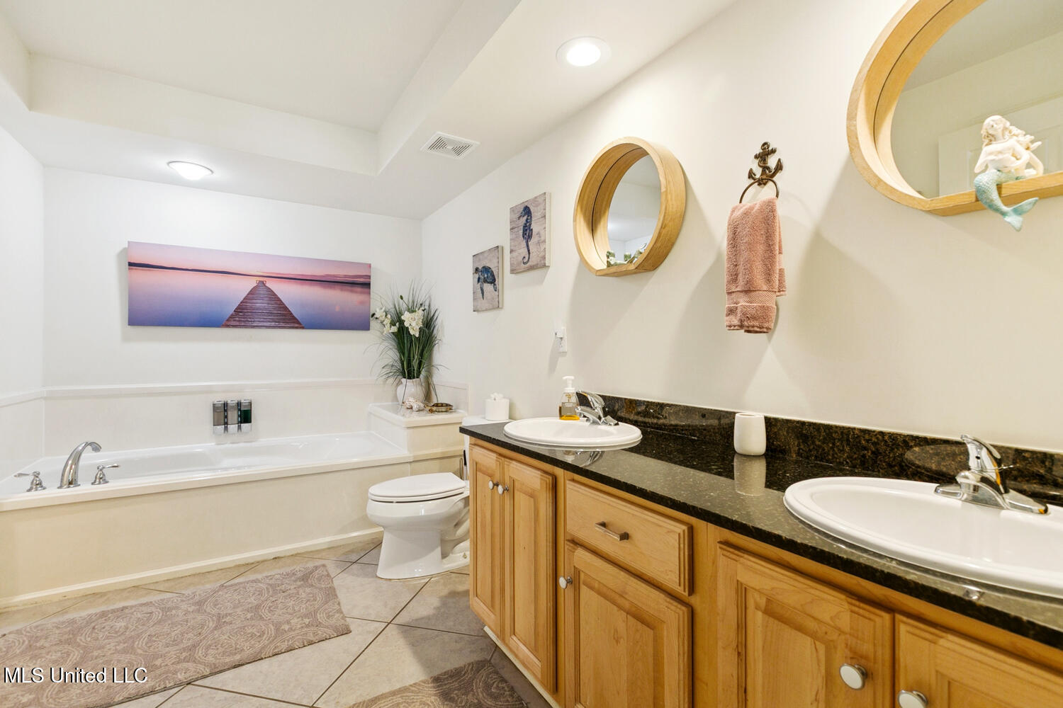 2046 Beach Boulevard Property Photo 8