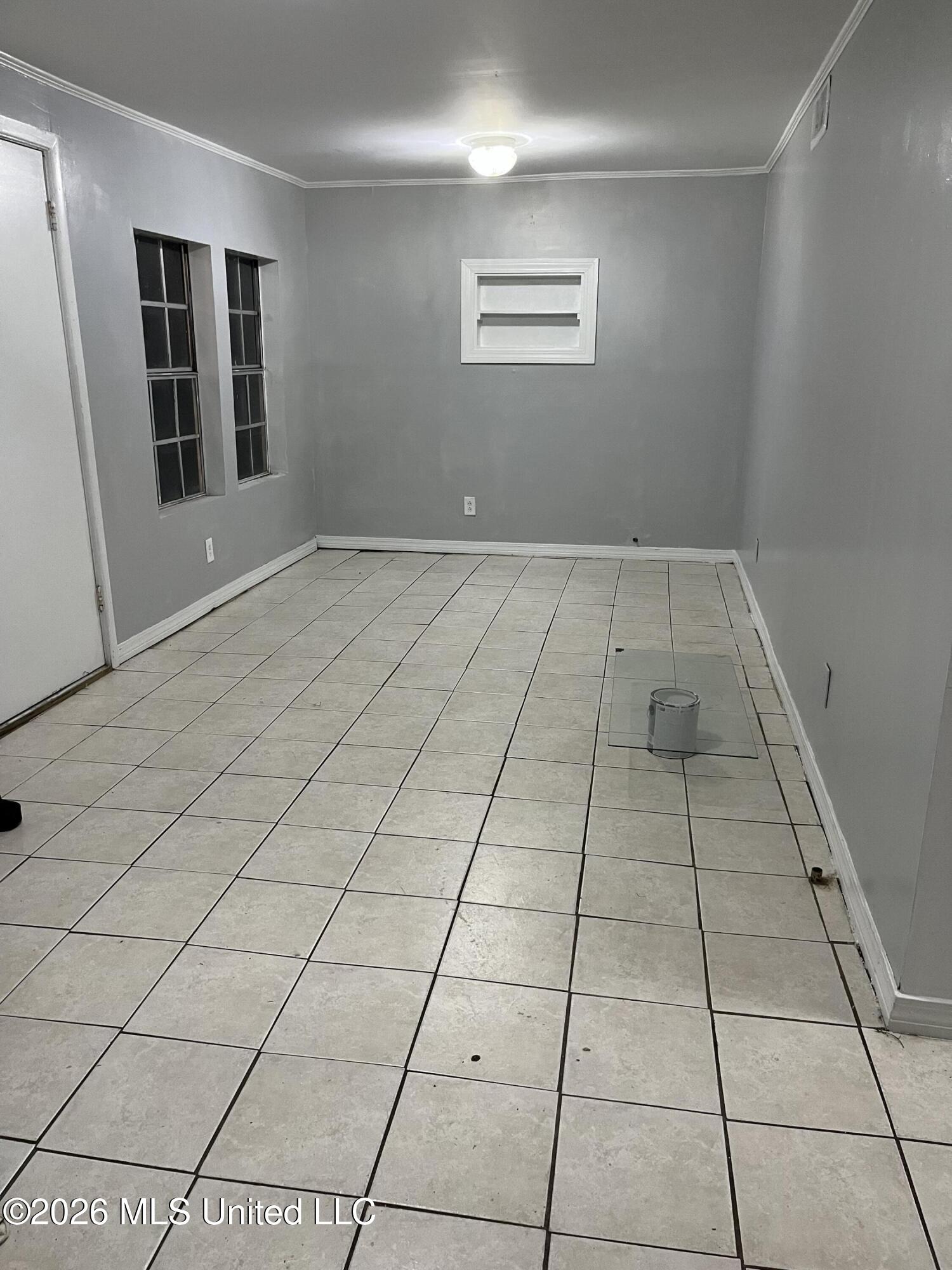 522 E Railroad Street Property Photo 5