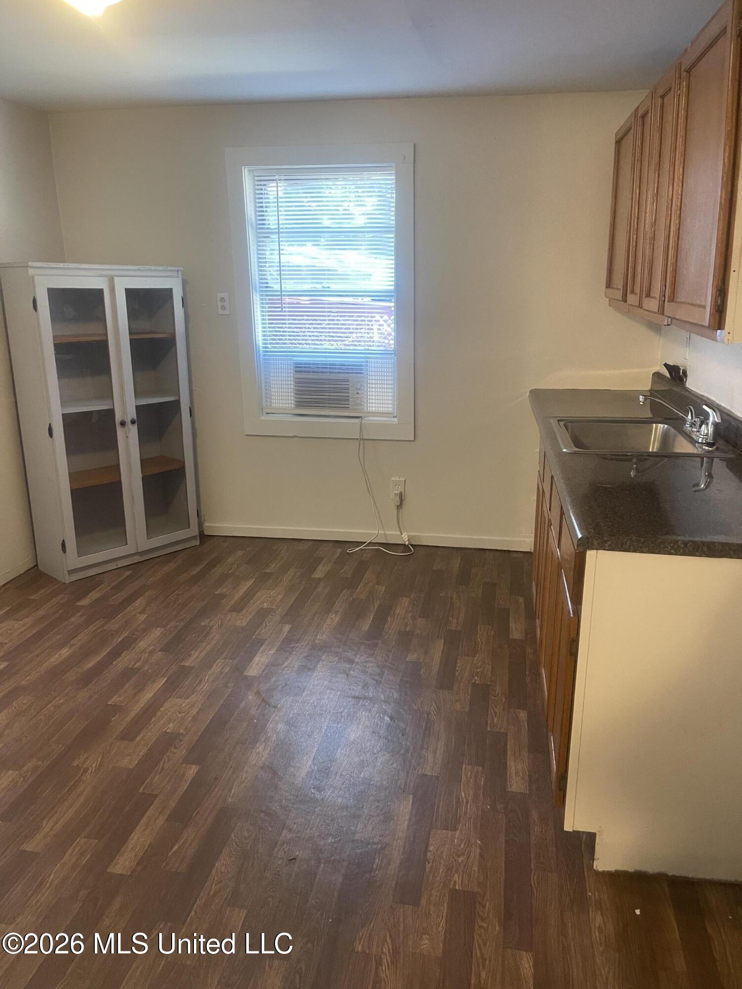 522 E Railroad Street Property Photo 13