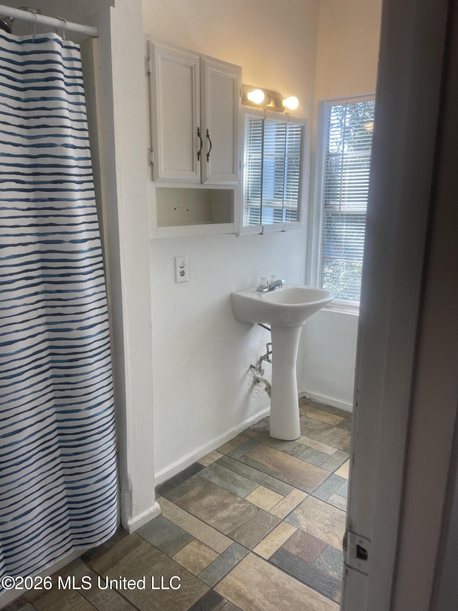 522 E Railroad Street Property Photo 14