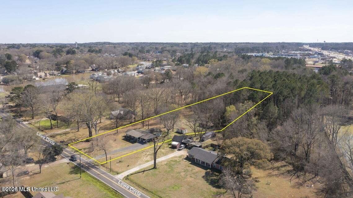 228 Lowe Circle Property Photo 5