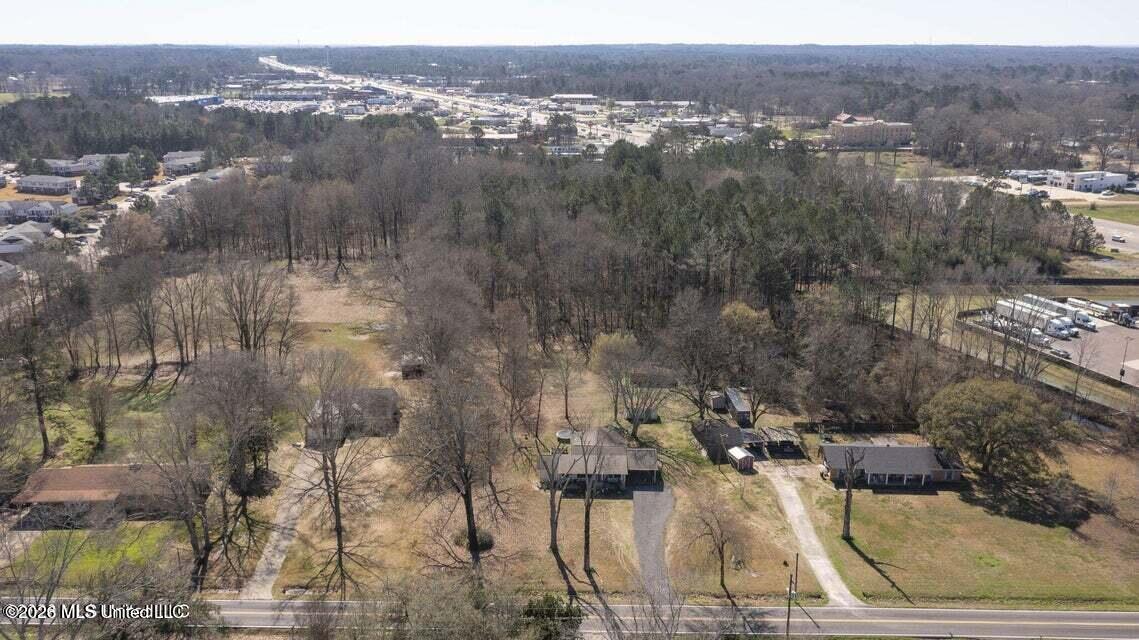 228 Lowe Circle Property Photo 6