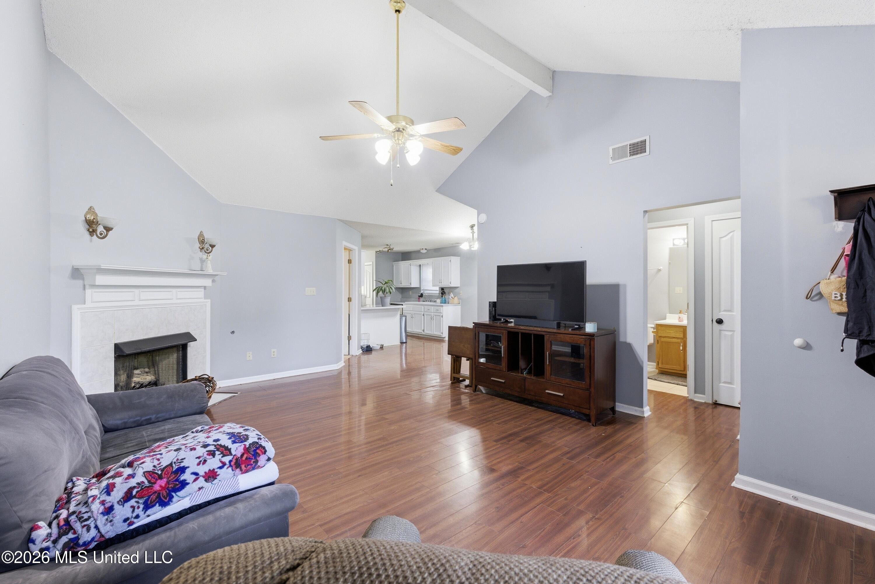 5795 Amaray Cove Property Photo 4