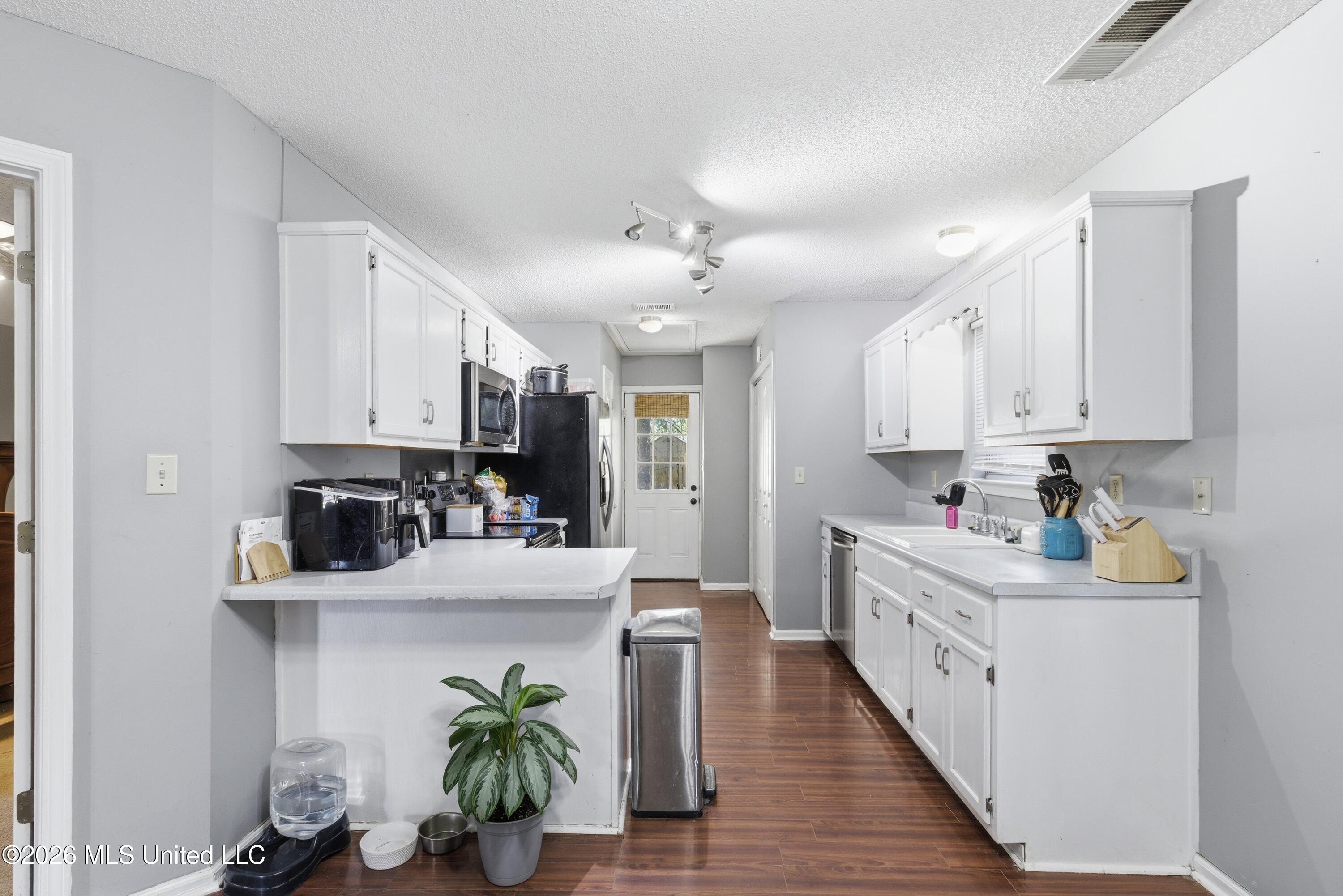 5795 Amaray Cove Property Photo 8